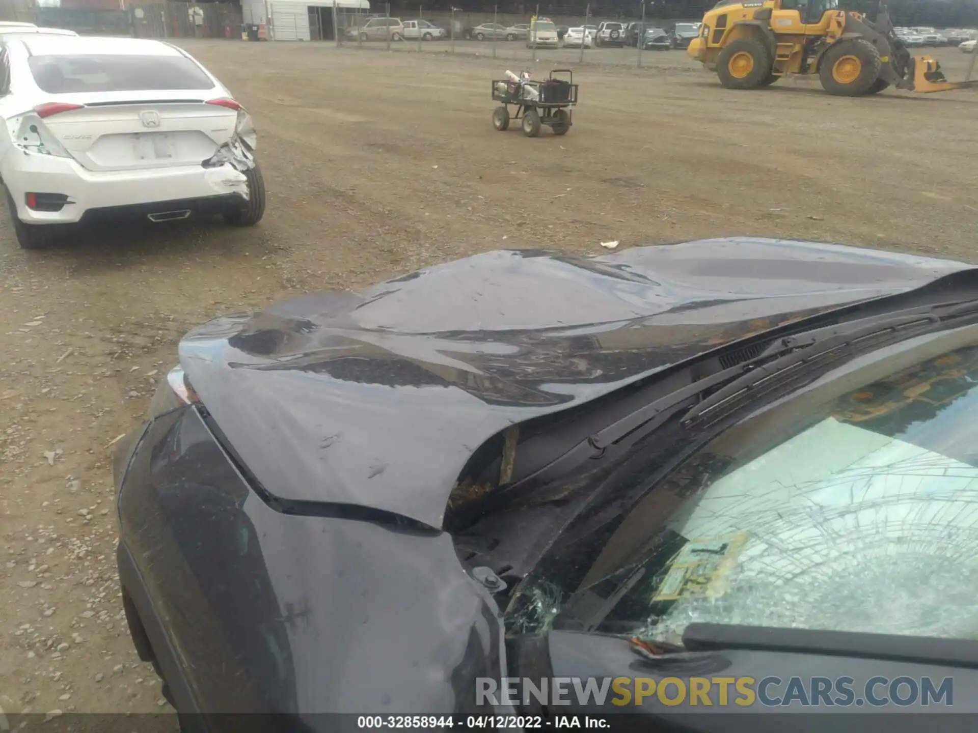 6 Photograph of a damaged car 2T3P1RFV0LW120030 TOYOTA RAV4 2020