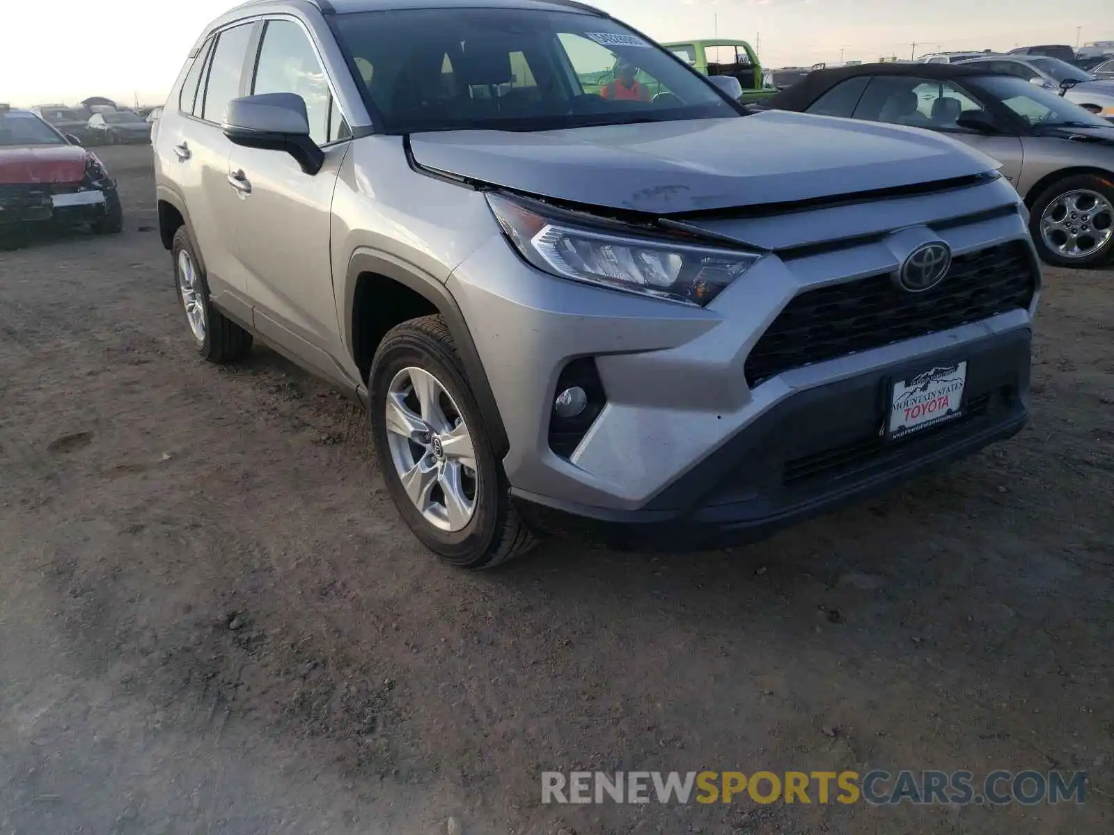 1 Photograph of a damaged car 2T3P1RFV0LW120450 TOYOTA RAV4 2020