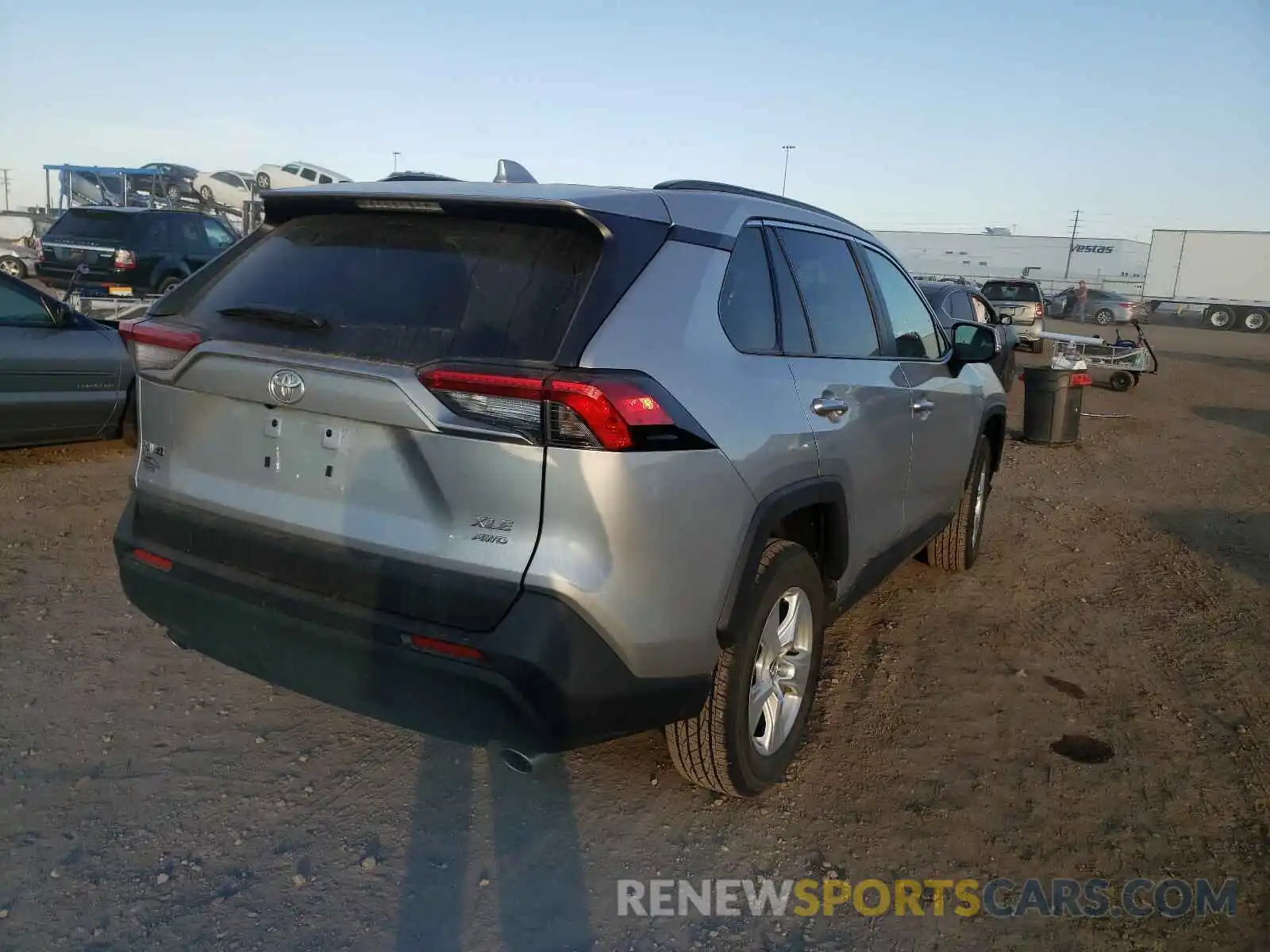 4 Photograph of a damaged car 2T3P1RFV0LW120450 TOYOTA RAV4 2020