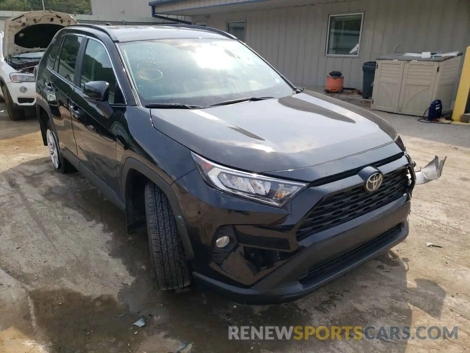 1 Photograph of a damaged car 2T3P1RFV0LW124028 TOYOTA RAV4 2020