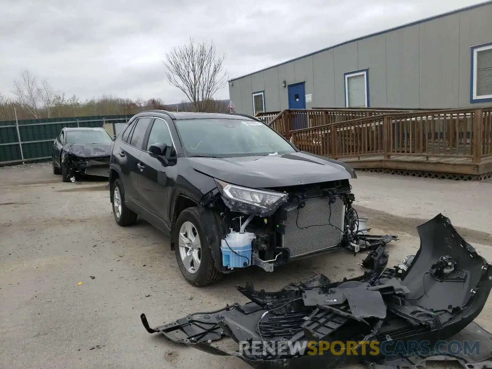 1 Photograph of a damaged car 2T3P1RFV0LW130508 TOYOTA RAV4 2020