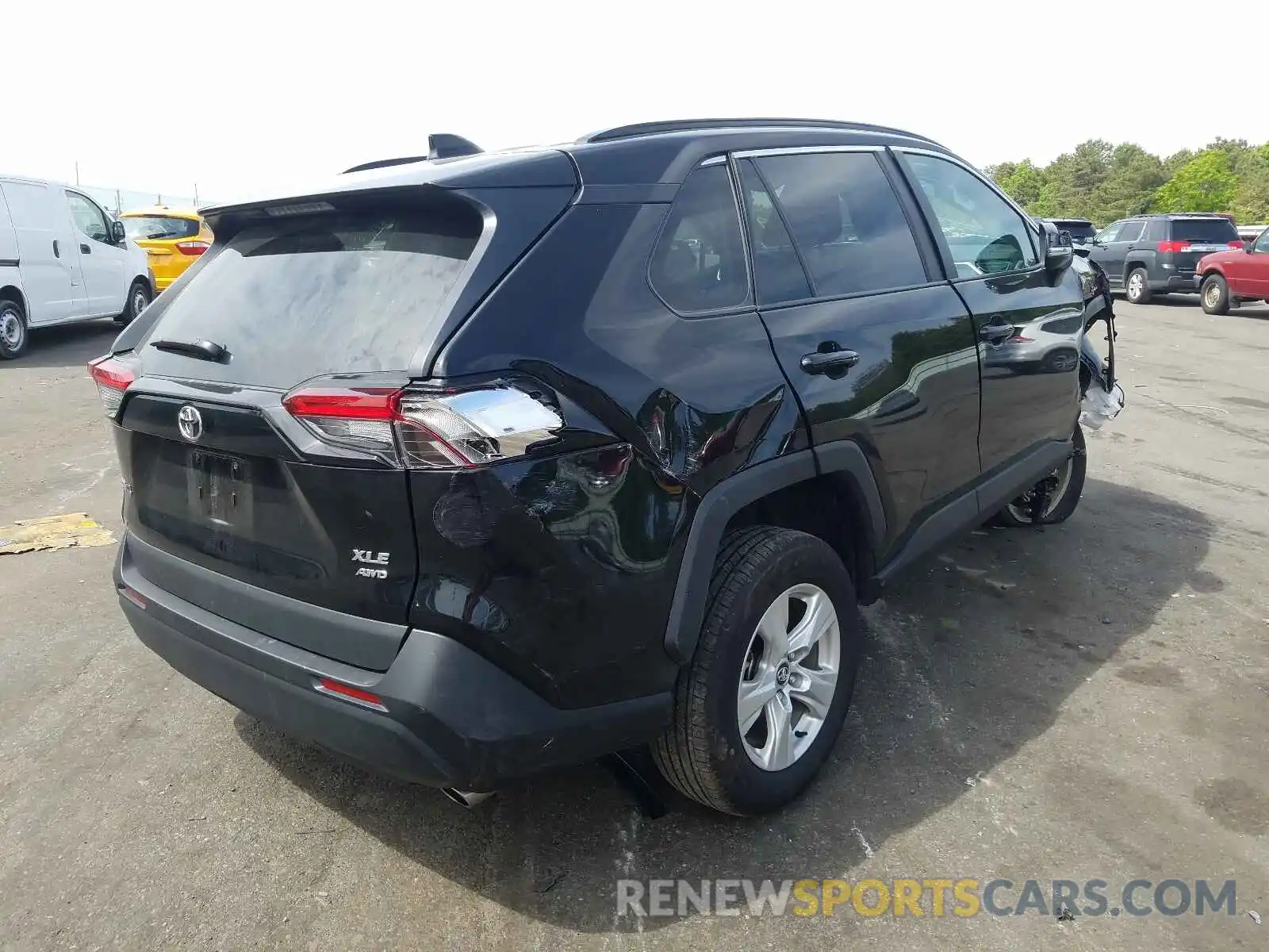 4 Photograph of a damaged car 2T3P1RFV0LW137104 TOYOTA RAV4 2020