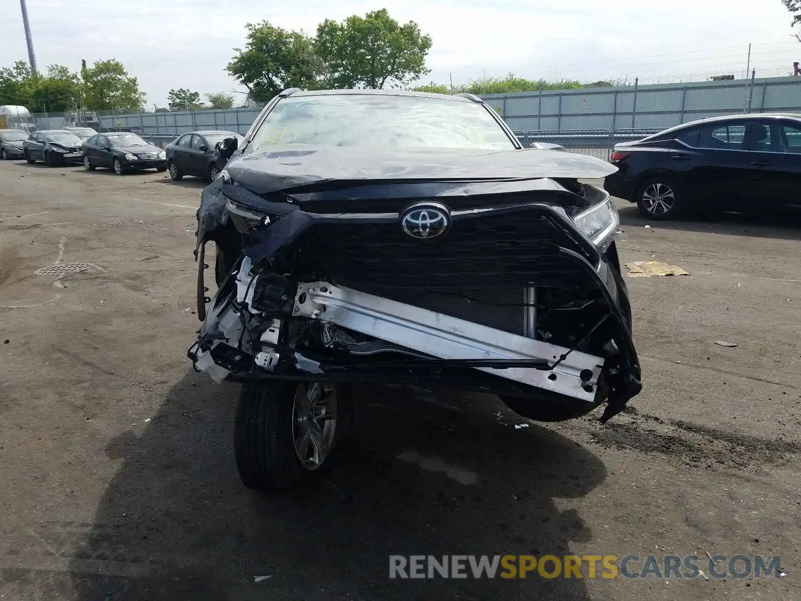 9 Photograph of a damaged car 2T3P1RFV0LW137104 TOYOTA RAV4 2020