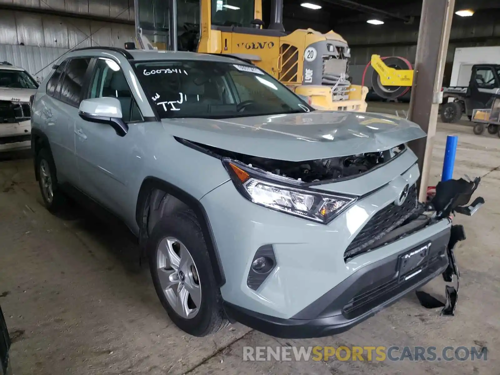 1 Photograph of a damaged car 2T3P1RFV0LW137314 TOYOTA RAV4 2020