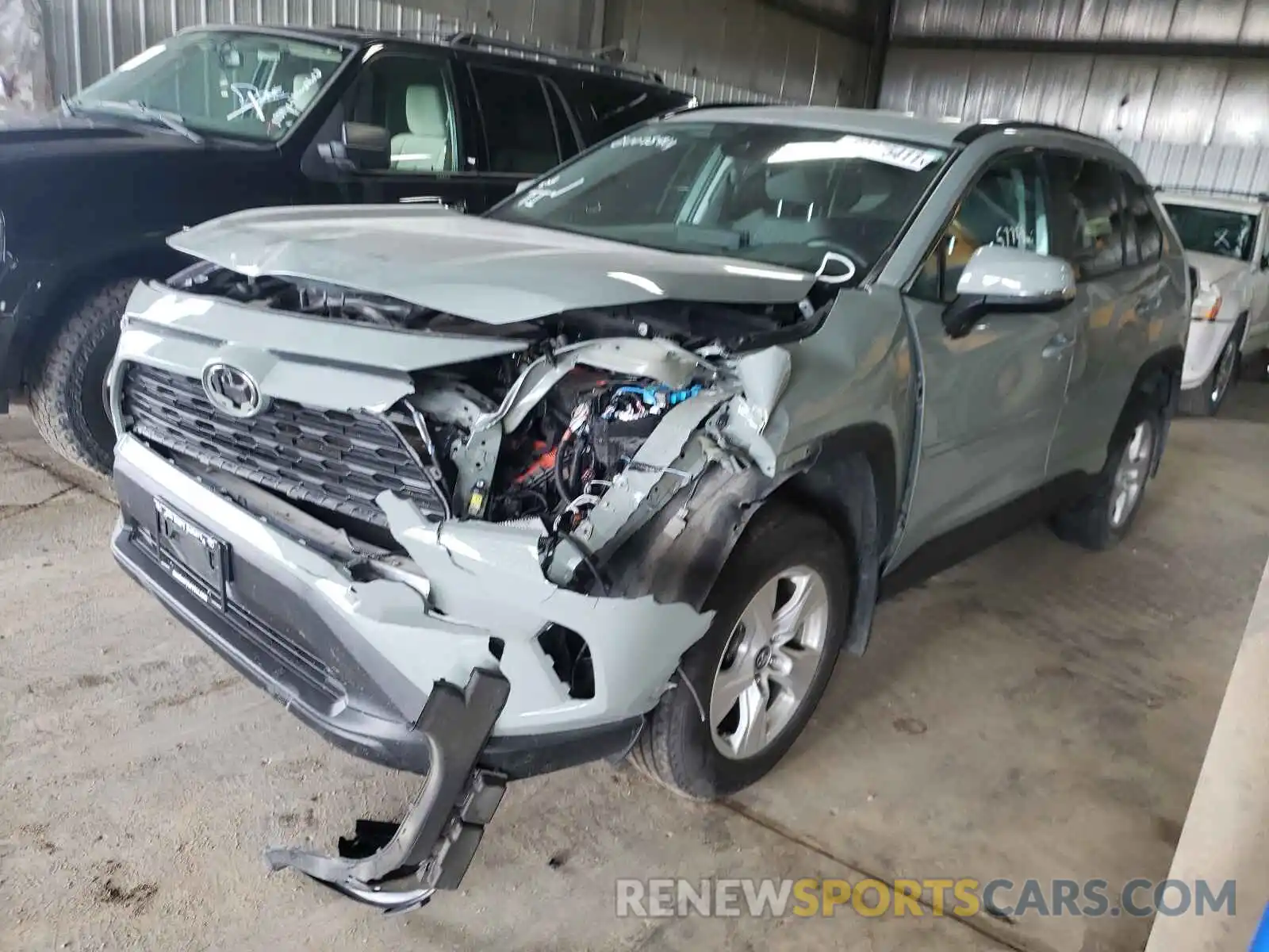 2 Photograph of a damaged car 2T3P1RFV0LW137314 TOYOTA RAV4 2020