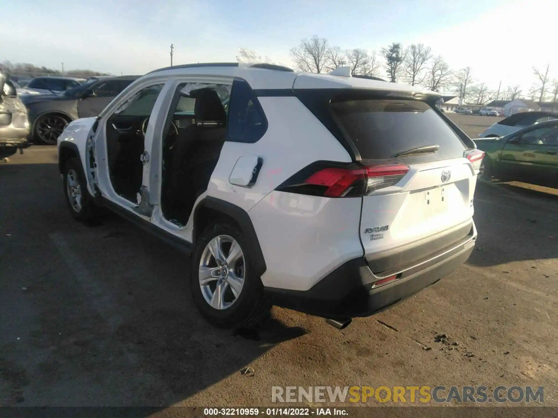 3 Photograph of a damaged car 2T3P1RFV1LC061331 TOYOTA RAV4 2020