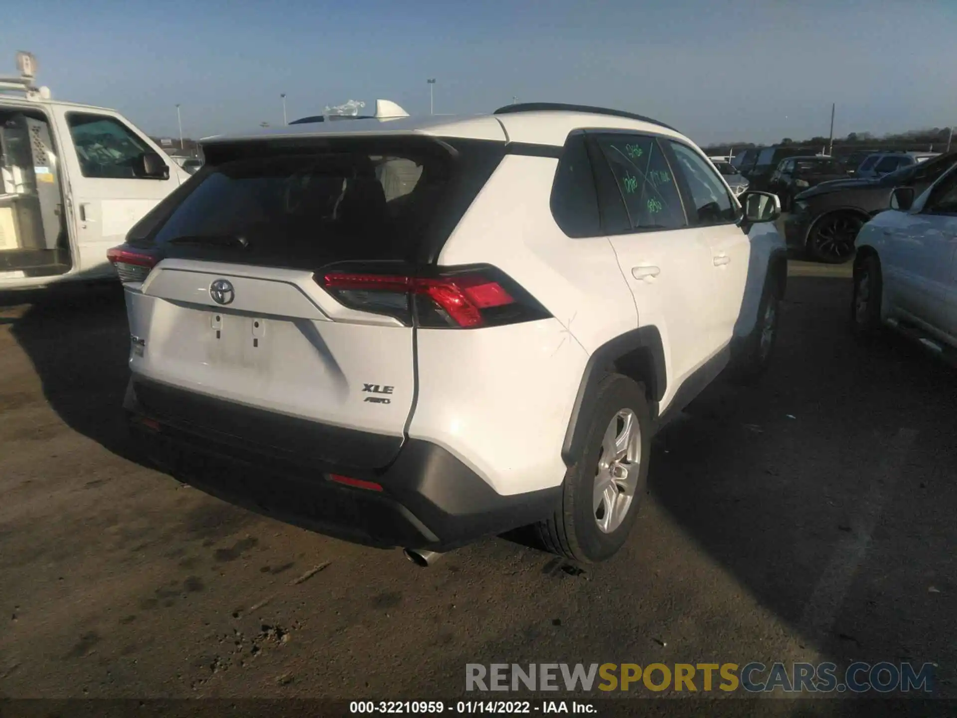 4 Photograph of a damaged car 2T3P1RFV1LC061331 TOYOTA RAV4 2020