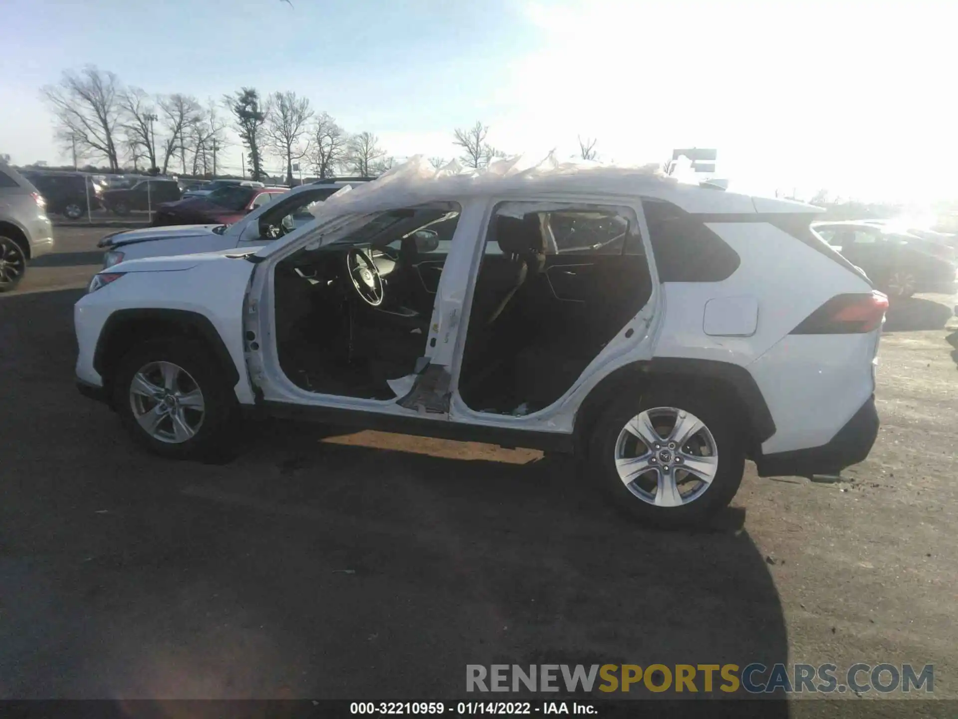 6 Photograph of a damaged car 2T3P1RFV1LC061331 TOYOTA RAV4 2020