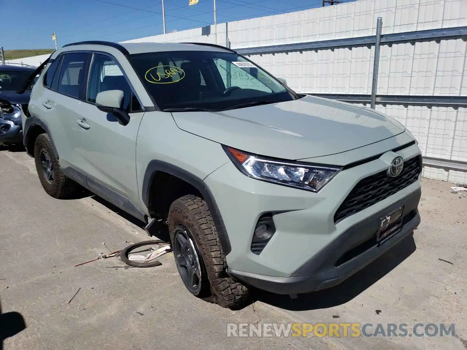 1 Photograph of a damaged car 2T3P1RFV1LC079585 TOYOTA RAV4 2020