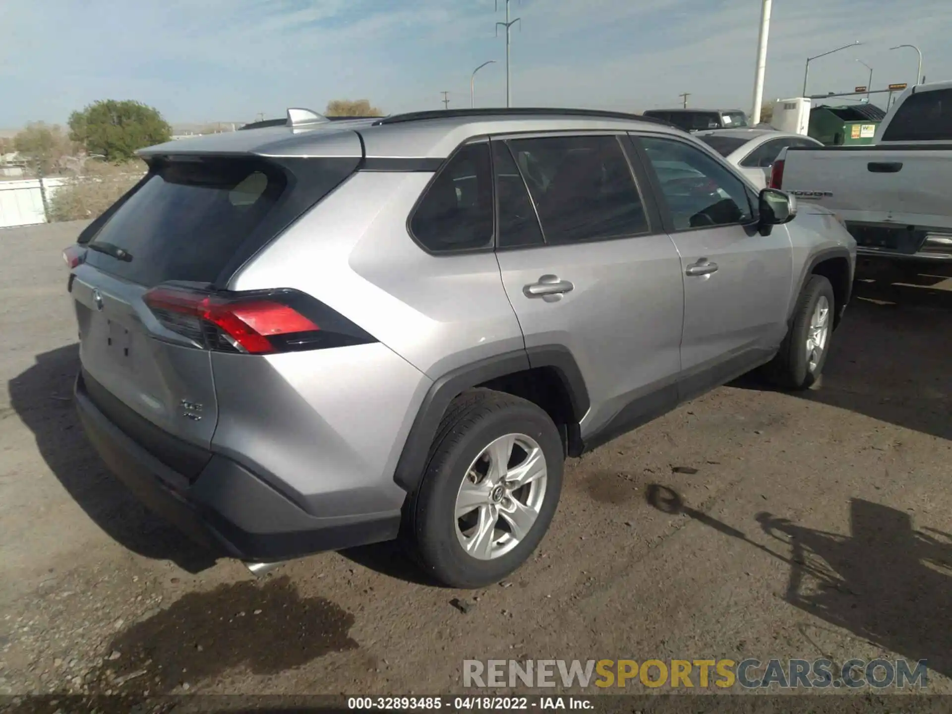 4 Photograph of a damaged car 2T3P1RFV1LC081014 TOYOTA RAV4 2020