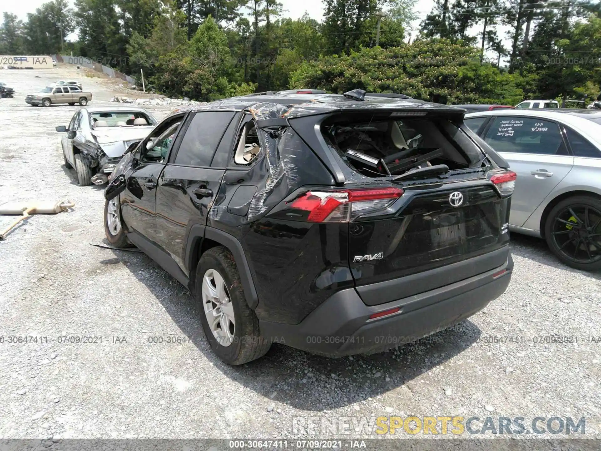 3 Photograph of a damaged car 2T3P1RFV1LC091347 TOYOTA RAV4 2020