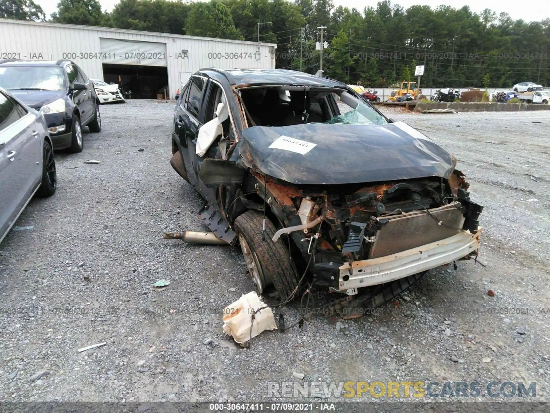 6 Photograph of a damaged car 2T3P1RFV1LC091347 TOYOTA RAV4 2020