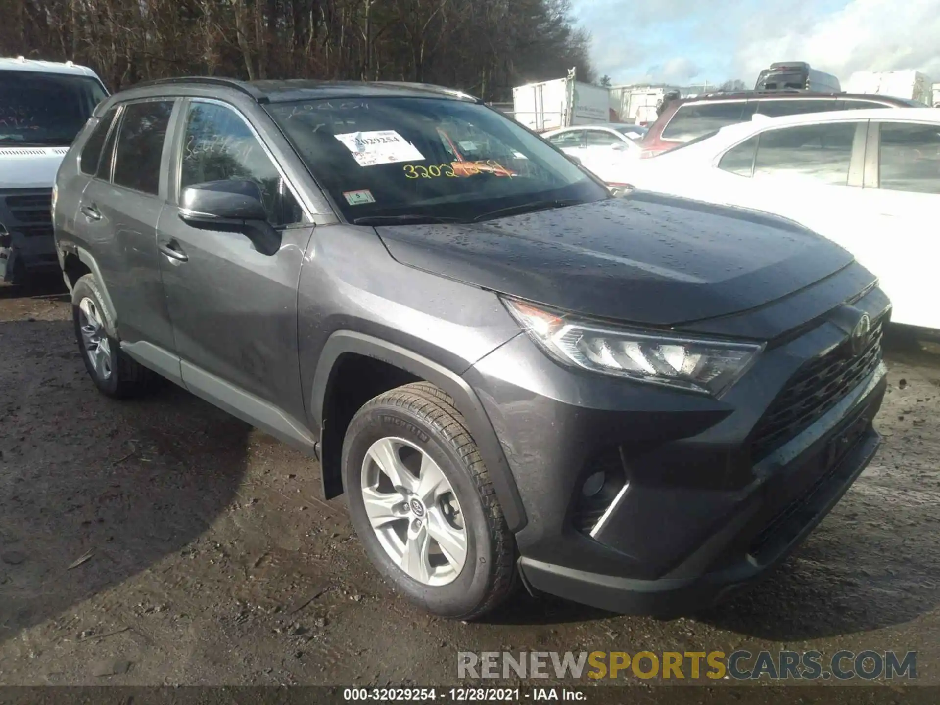 1 Photograph of a damaged car 2T3P1RFV1LC093714 TOYOTA RAV4 2020