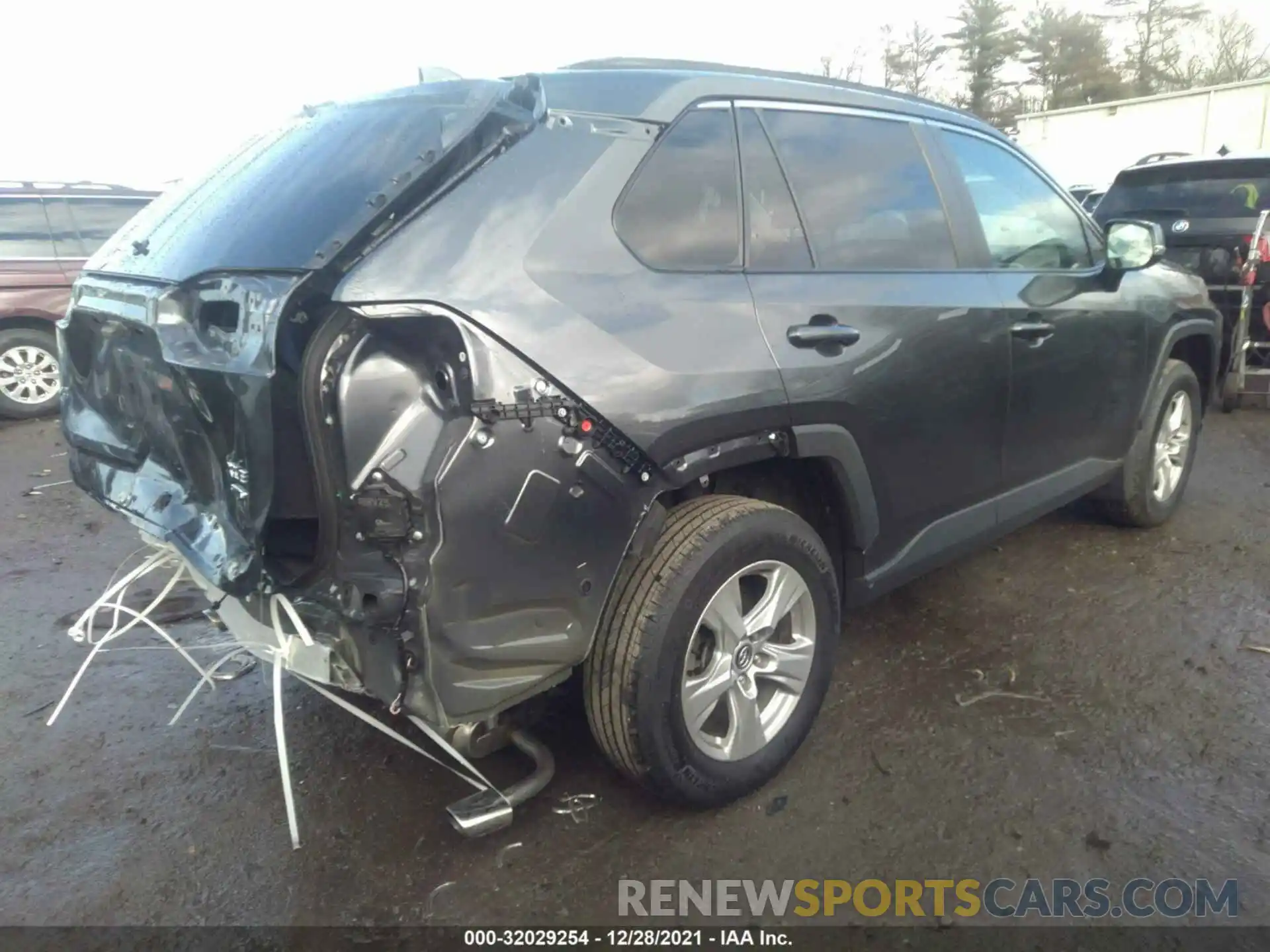 4 Photograph of a damaged car 2T3P1RFV1LC093714 TOYOTA RAV4 2020