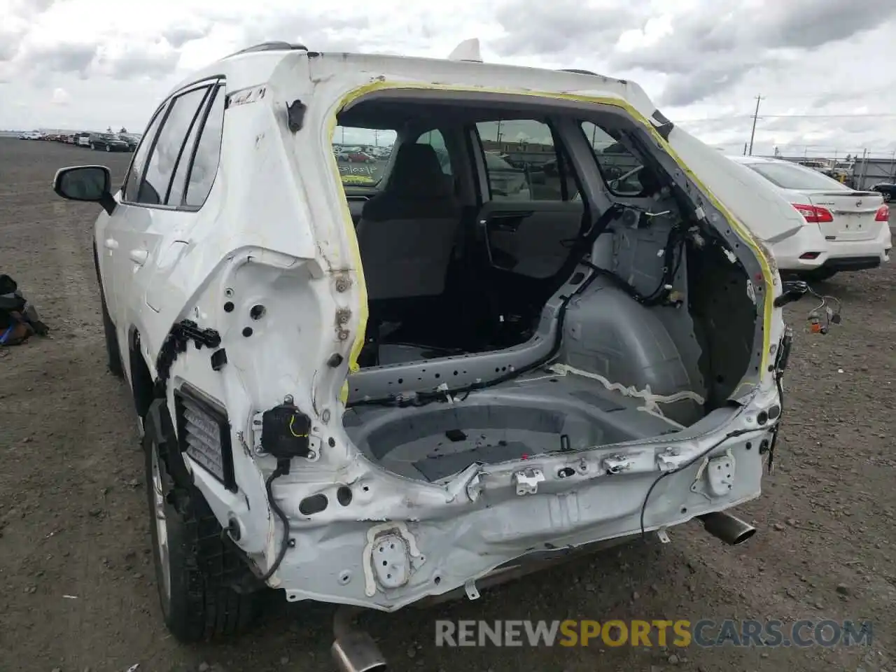 9 Photograph of a damaged car 2T3P1RFV1LC108423 TOYOTA RAV4 2020