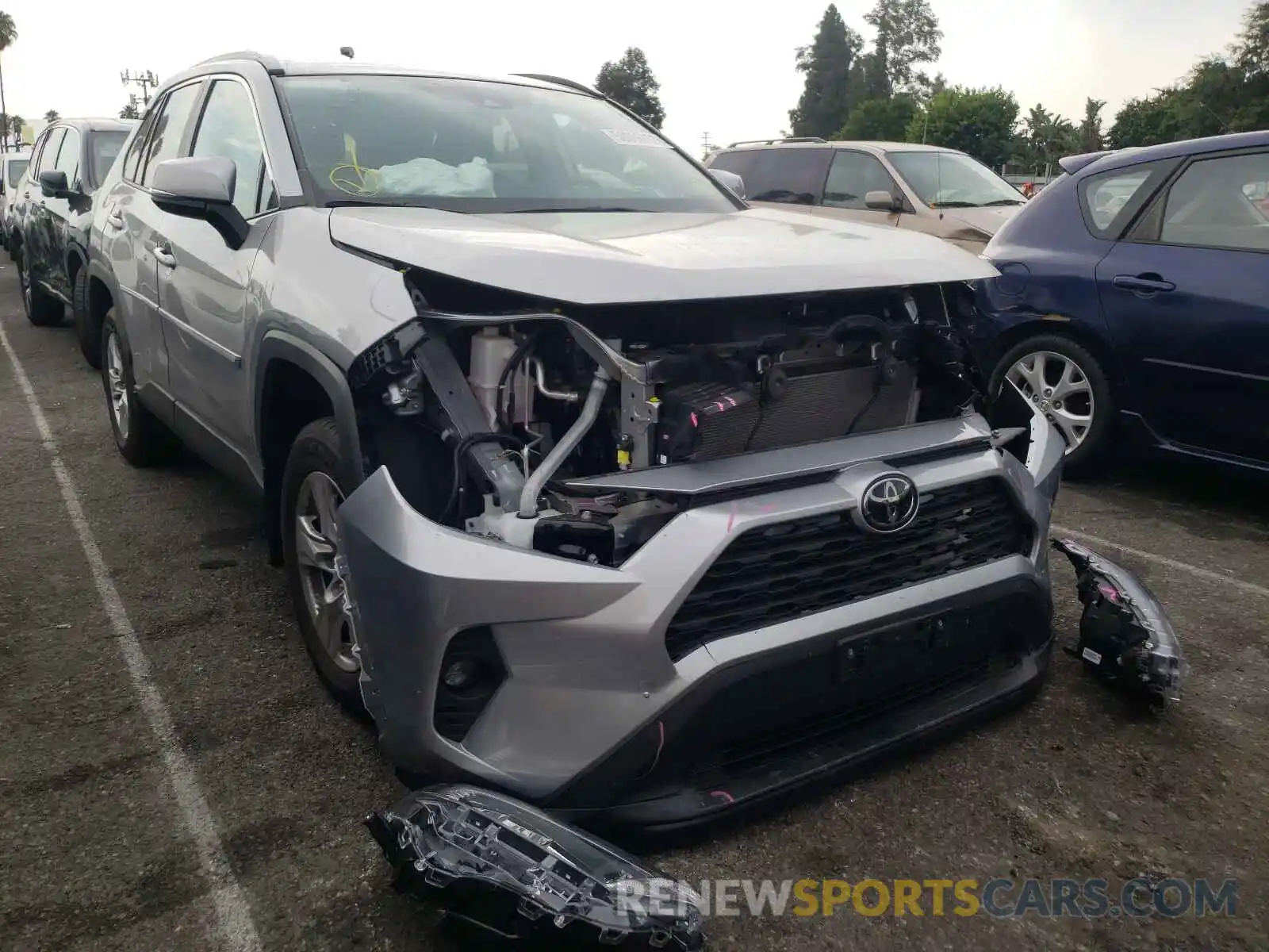 1 Photograph of a damaged car 2T3P1RFV1LC116912 TOYOTA RAV4 2020