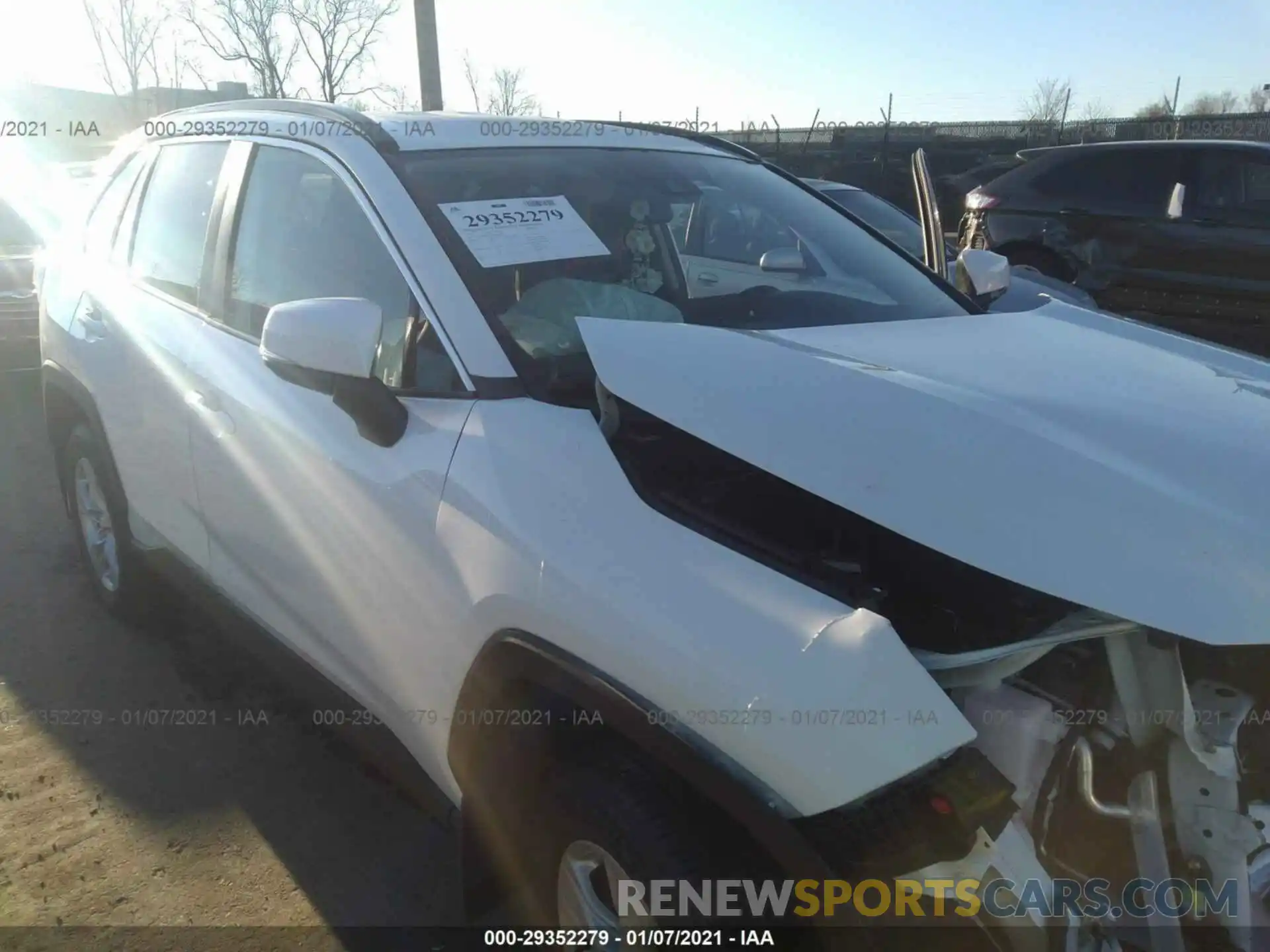 1 Photograph of a damaged car 2T3P1RFV1LC121088 TOYOTA RAV4 2020