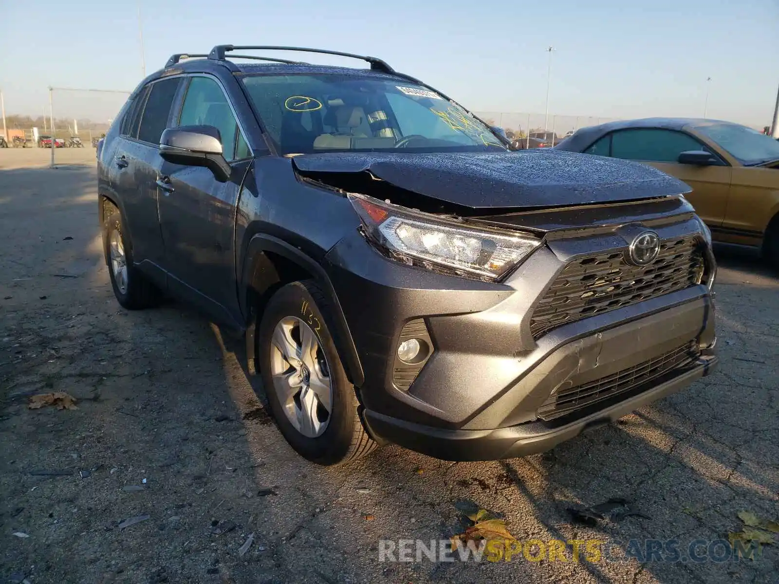 1 Photograph of a damaged car 2T3P1RFV1LC132995 TOYOTA RAV4 2020