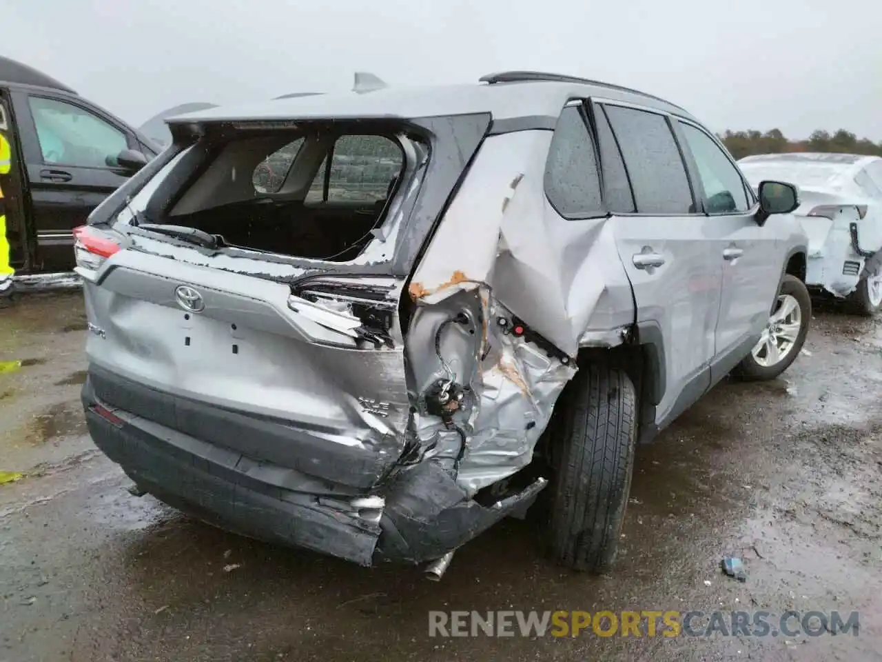 4 Photograph of a damaged car 2T3P1RFV1LC133225 TOYOTA RAV4 2020