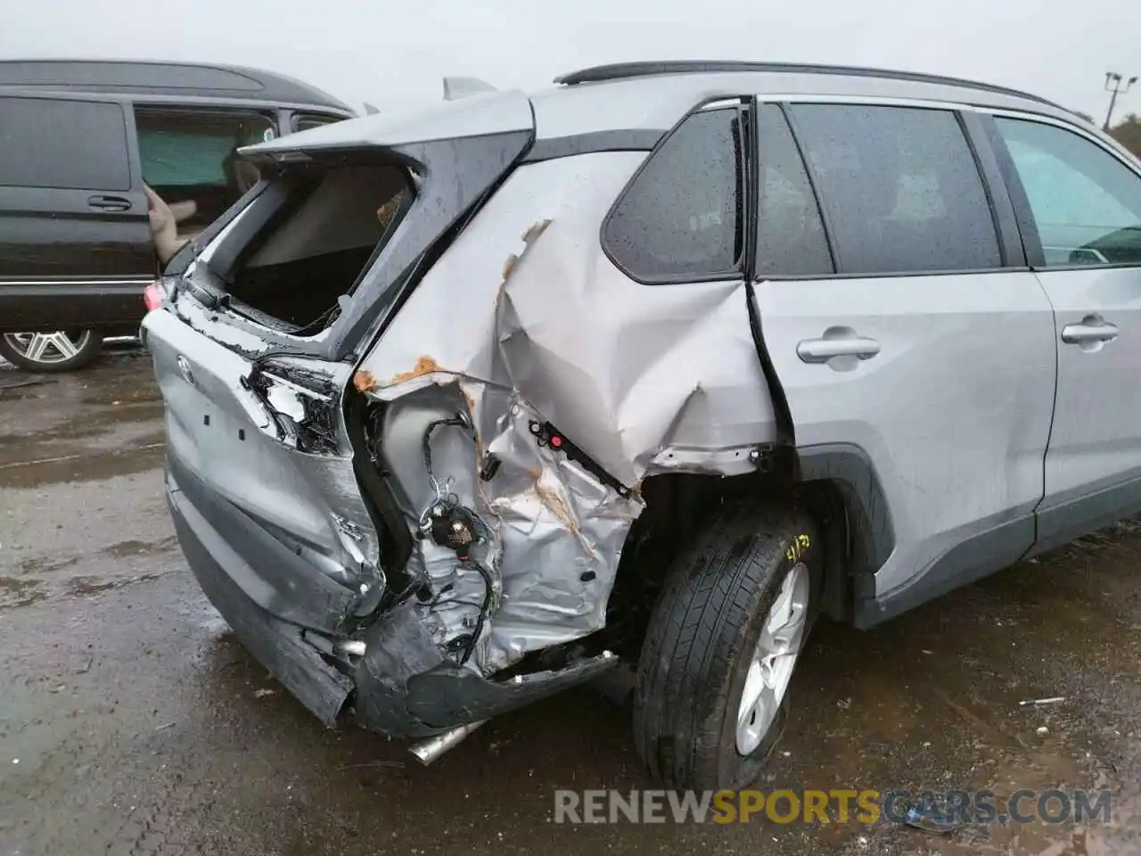 9 Photograph of a damaged car 2T3P1RFV1LC133225 TOYOTA RAV4 2020