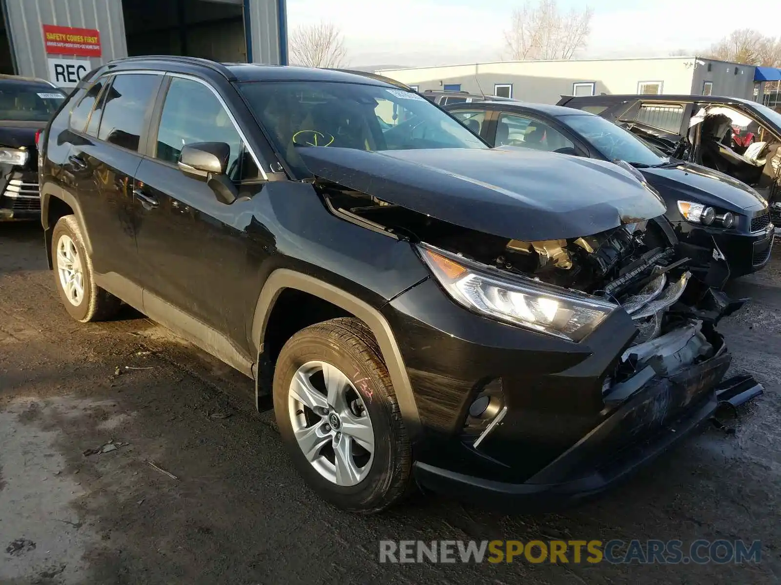 1 Photograph of a damaged car 2T3P1RFV1LW101485 TOYOTA RAV4 2020