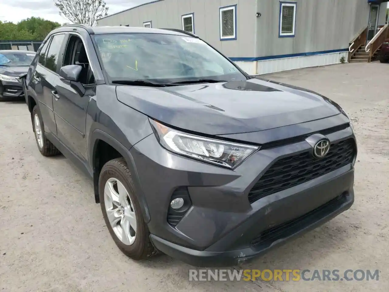 1 Photograph of a damaged car 2T3P1RFV1LW122806 TOYOTA RAV4 2020