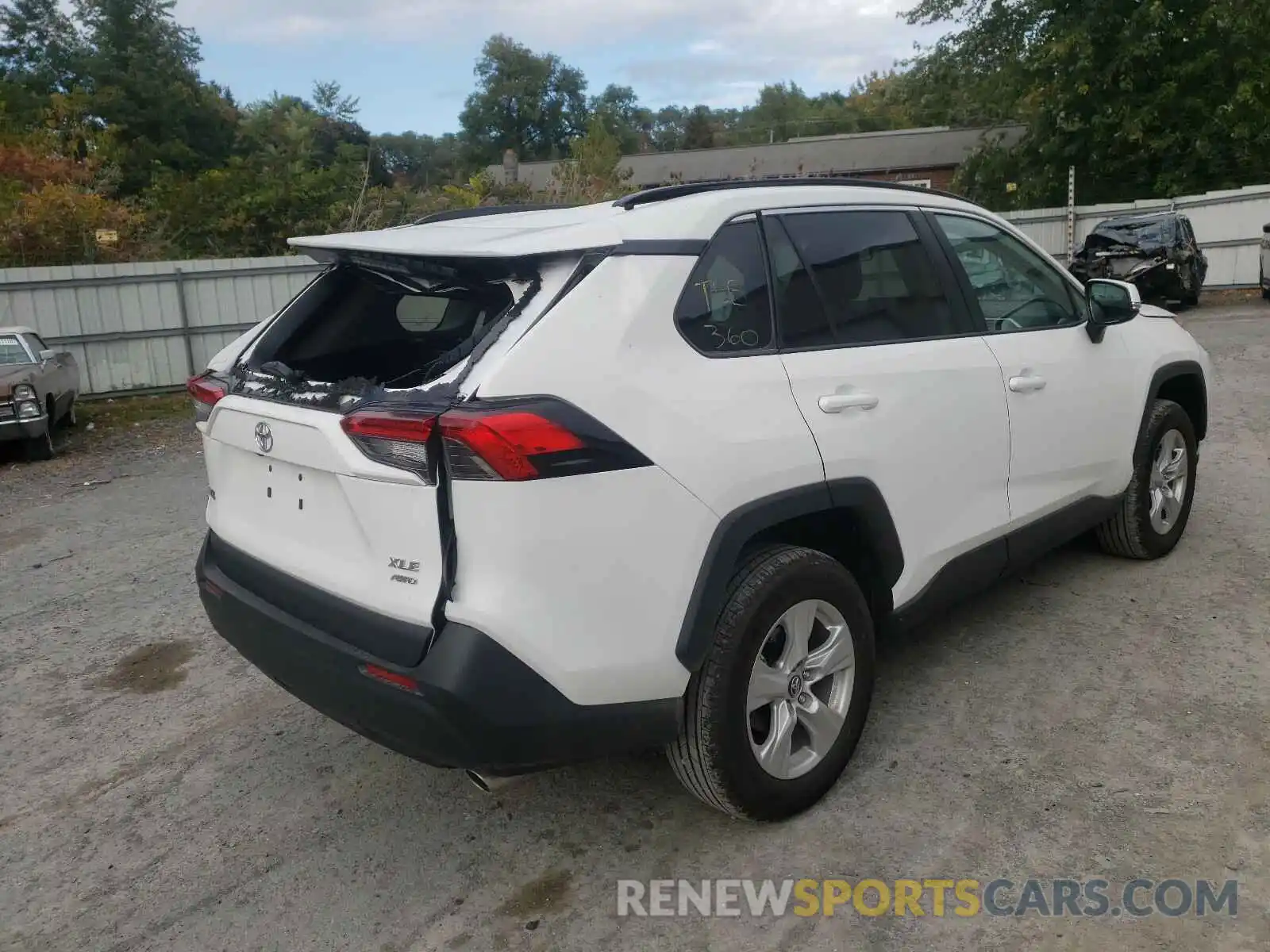 4 Photograph of a damaged car 2T3P1RFV1LW128301 TOYOTA RAV4 2020