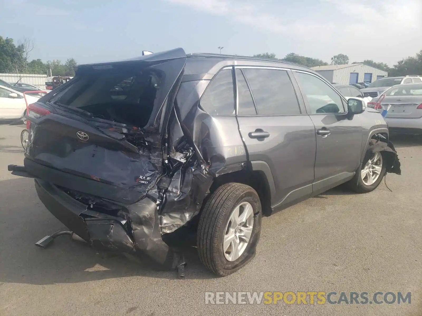 4 Photograph of a damaged car 2T3P1RFV1LW130677 TOYOTA RAV4 2020