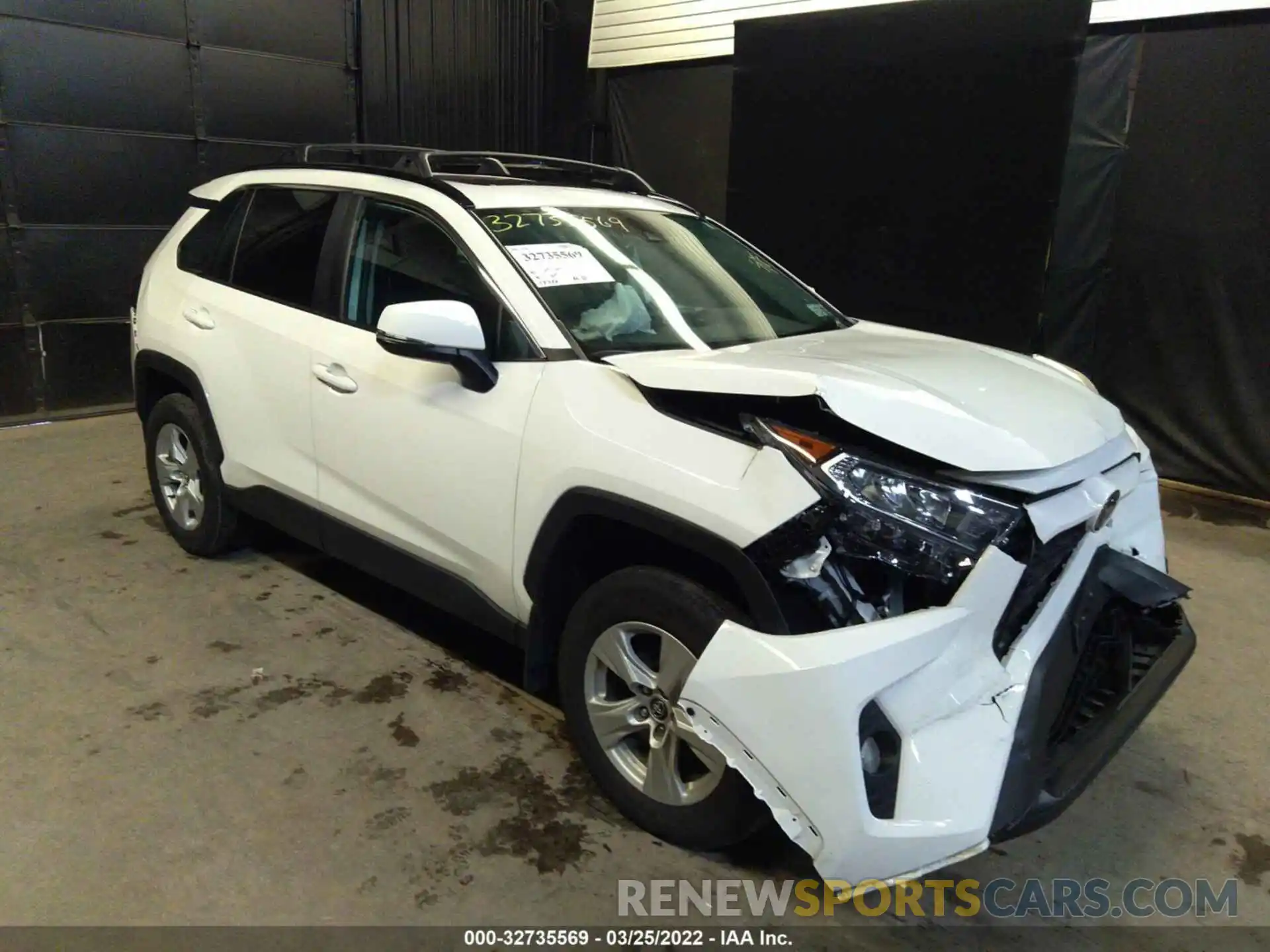 1 Photograph of a damaged car 2T3P1RFV1LW137127 TOYOTA RAV4 2020