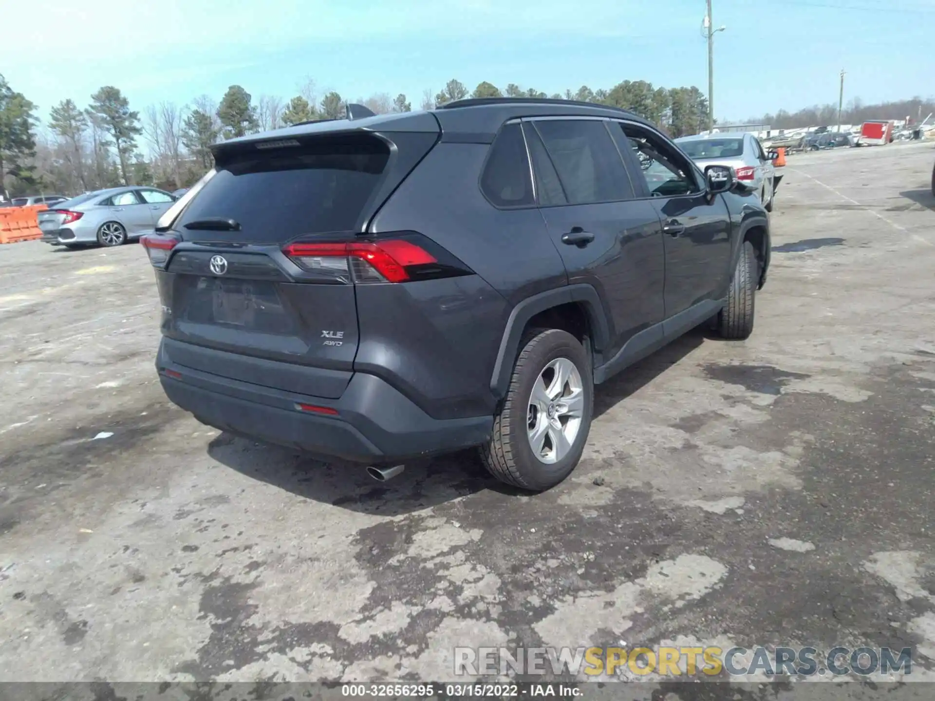 4 Photograph of a damaged car 2T3P1RFV2LC100993 TOYOTA RAV4 2020