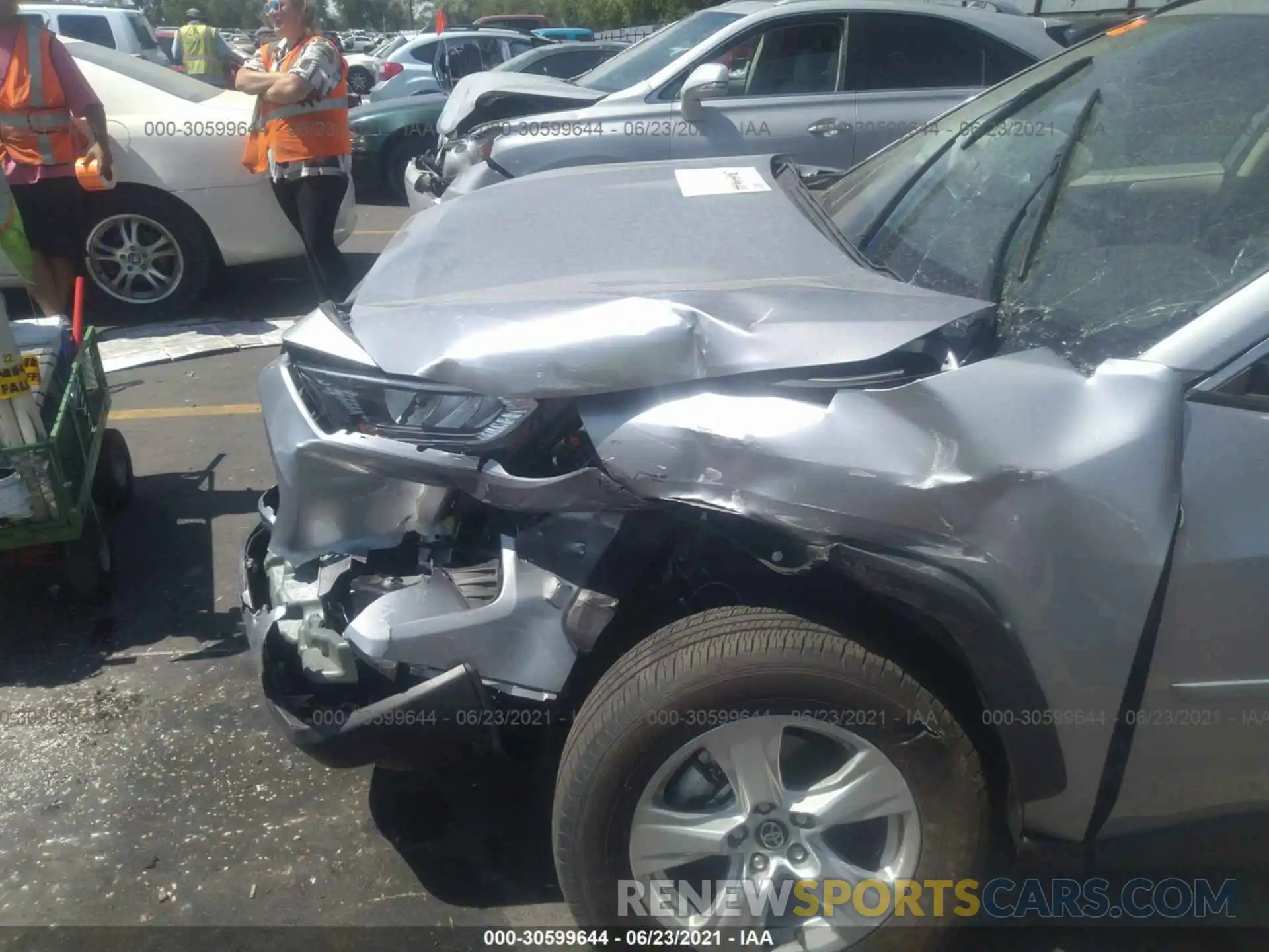 6 Фотография поврежденного автомобиля 2T3P1RFV2LC104185 TOYOTA RAV4 2020