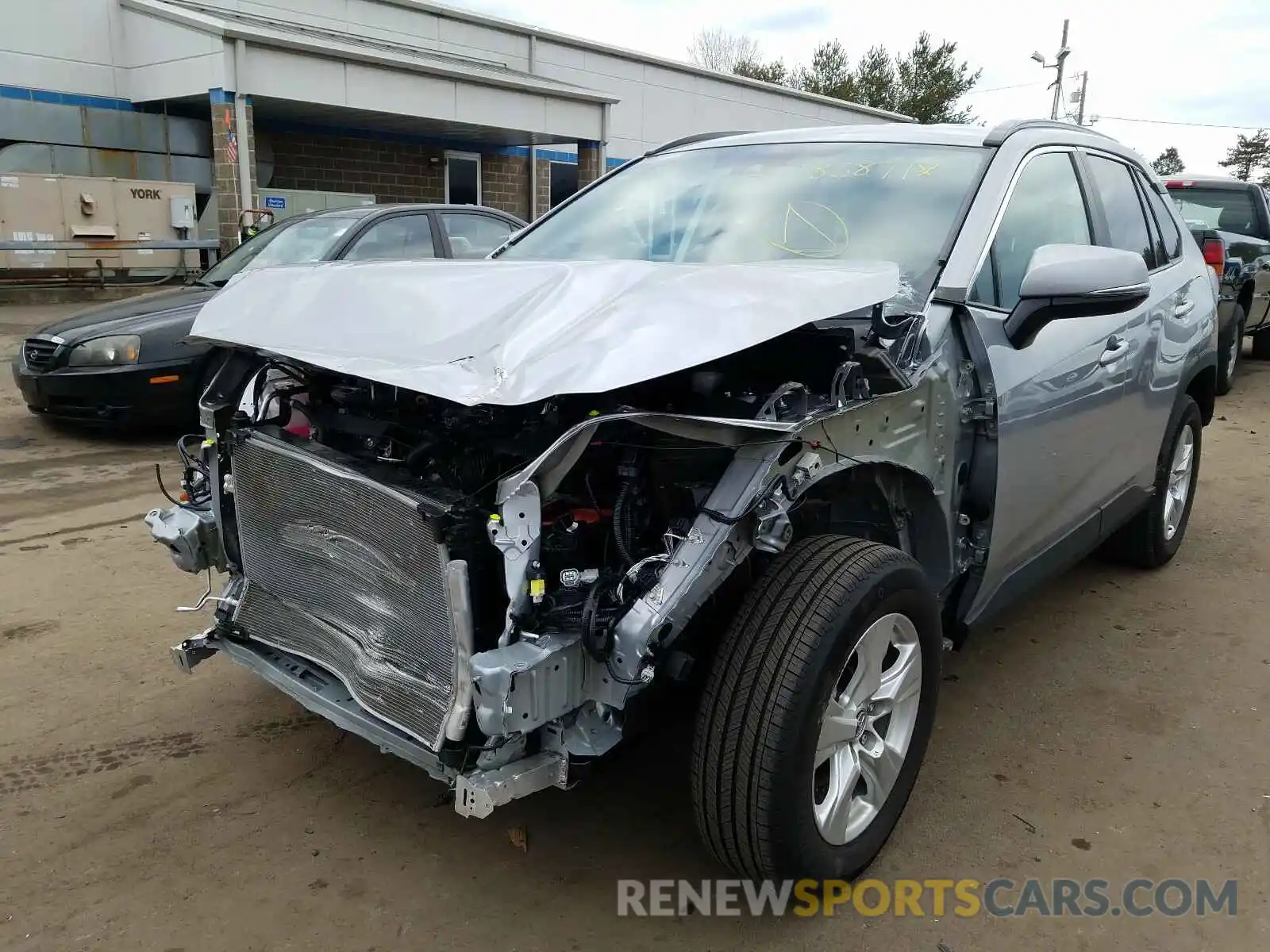 2 Photograph of a damaged car 2T3P1RFV2LC133797 TOYOTA RAV4 2020