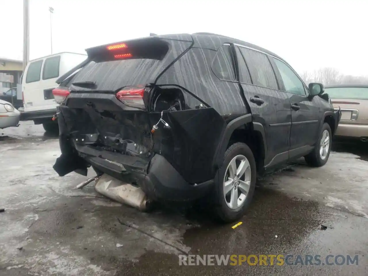 4 Photograph of a damaged car 2T3P1RFV2LW100328 TOYOTA RAV4 2020