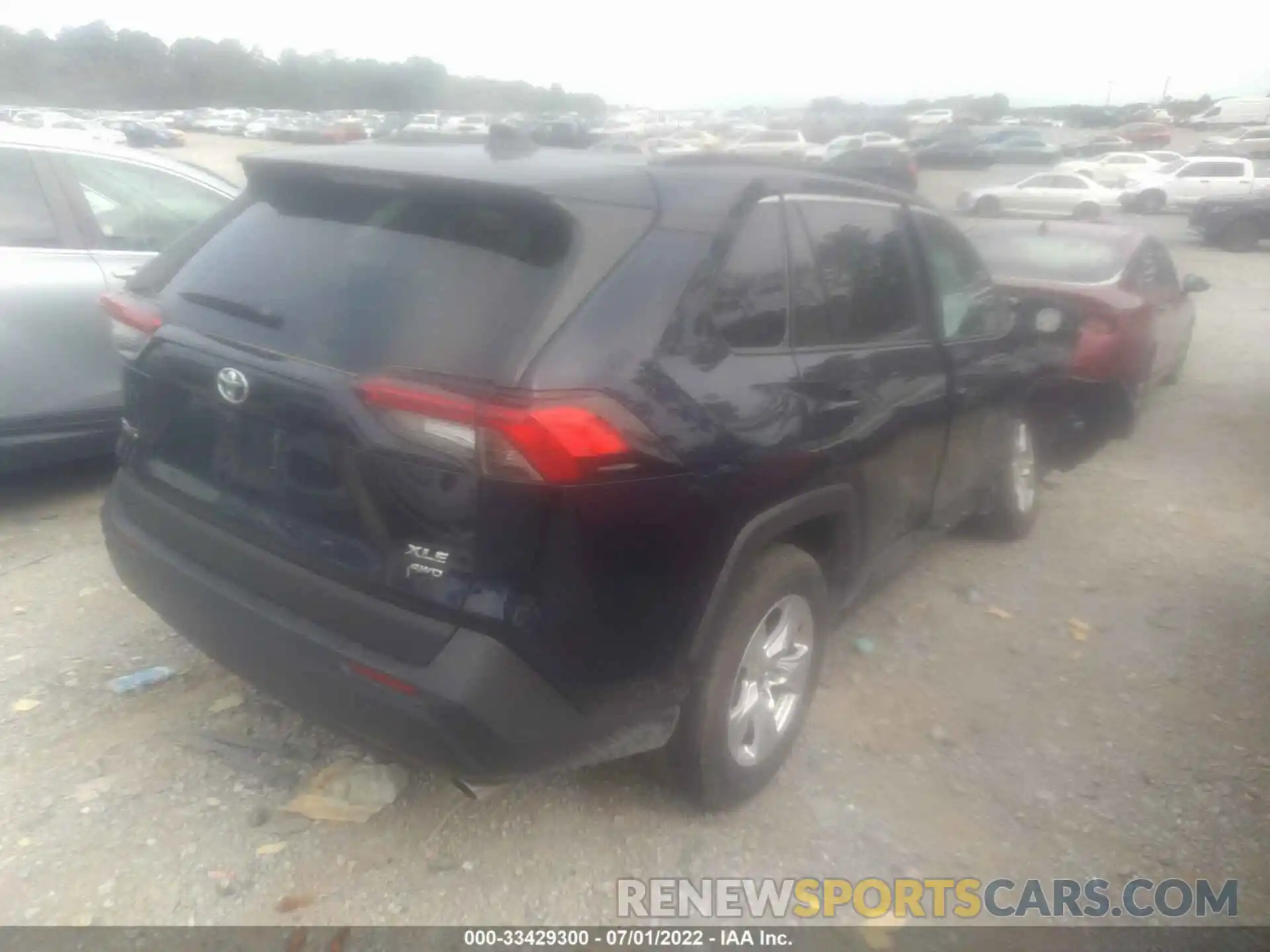 4 Photograph of a damaged car 2T3P1RFV2LW110986 TOYOTA RAV4 2020