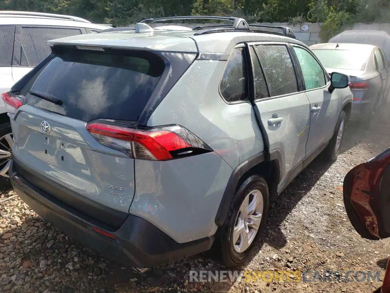 4 Photograph of a damaged car 2T3P1RFV2LW114472 TOYOTA RAV4 2020