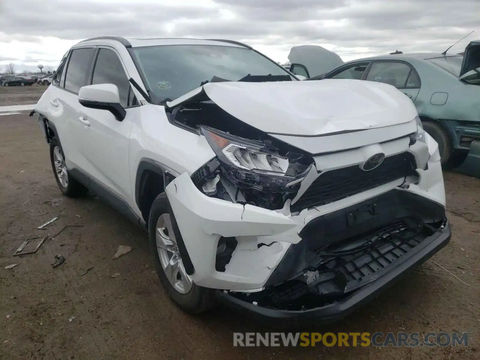 1 Photograph of a damaged car 2T3P1RFV2LW129389 TOYOTA RAV4 2020