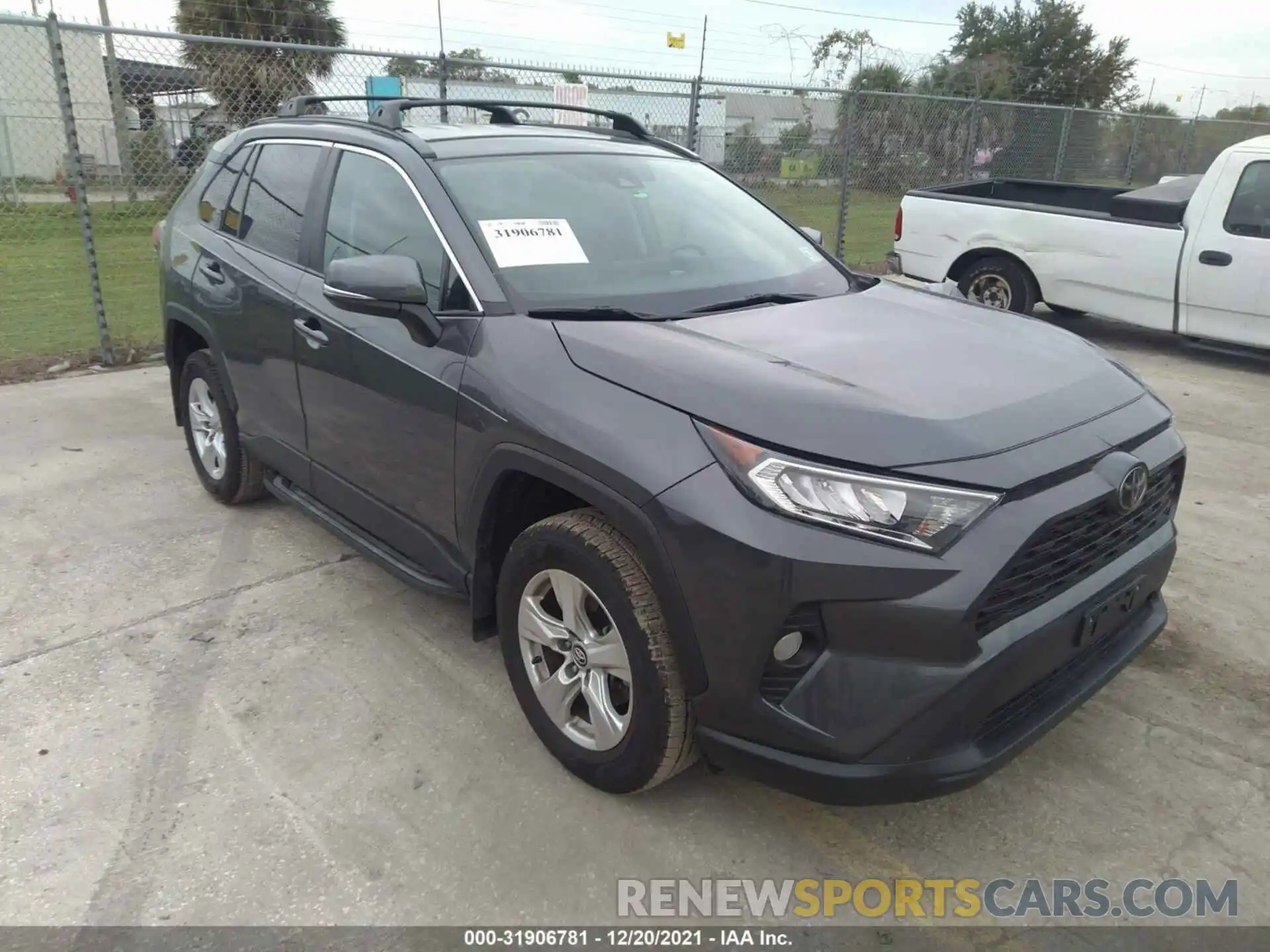 1 Photograph of a damaged car 2T3P1RFV2LW131191 TOYOTA RAV4 2020