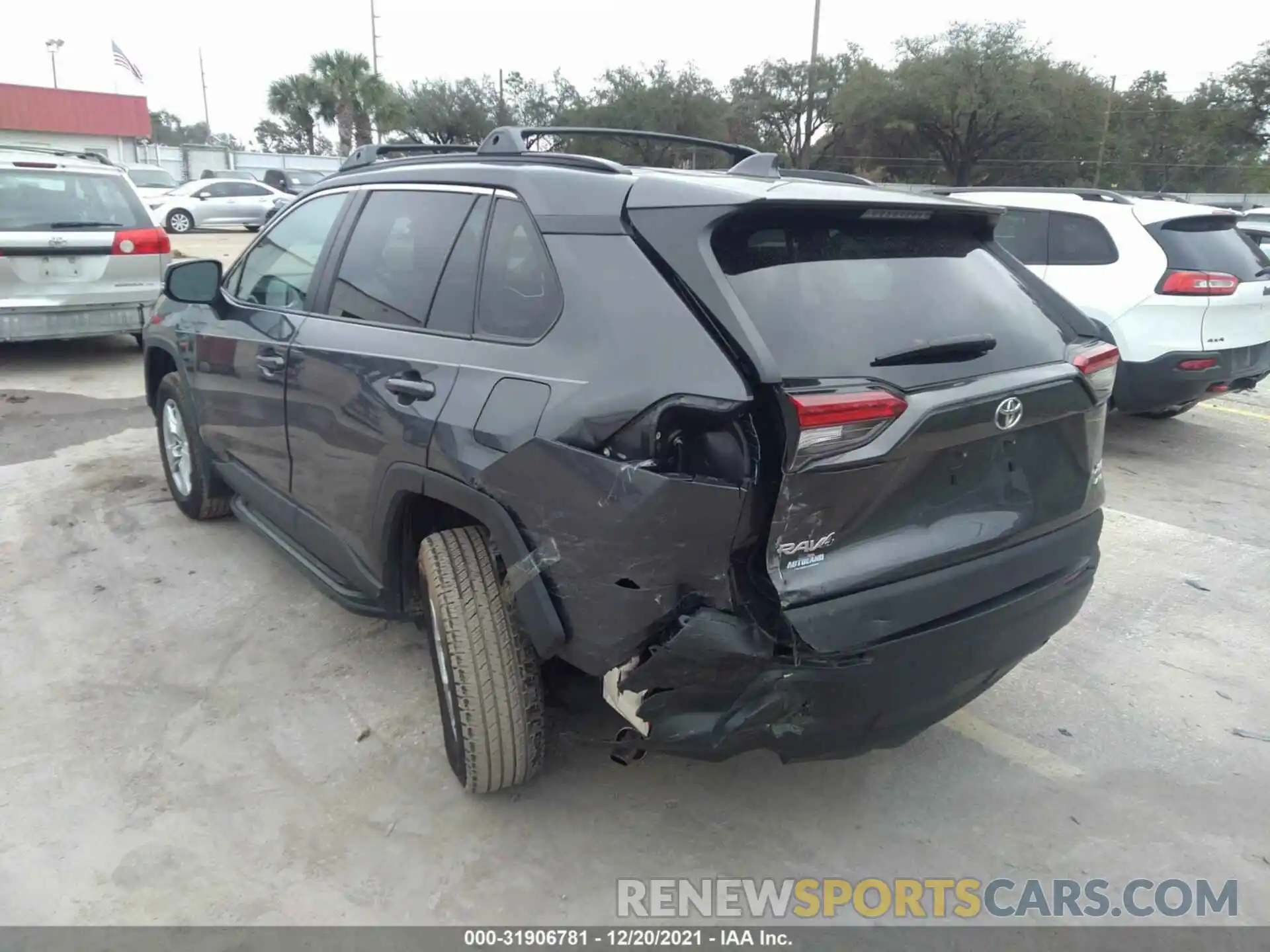 6 Photograph of a damaged car 2T3P1RFV2LW131191 TOYOTA RAV4 2020