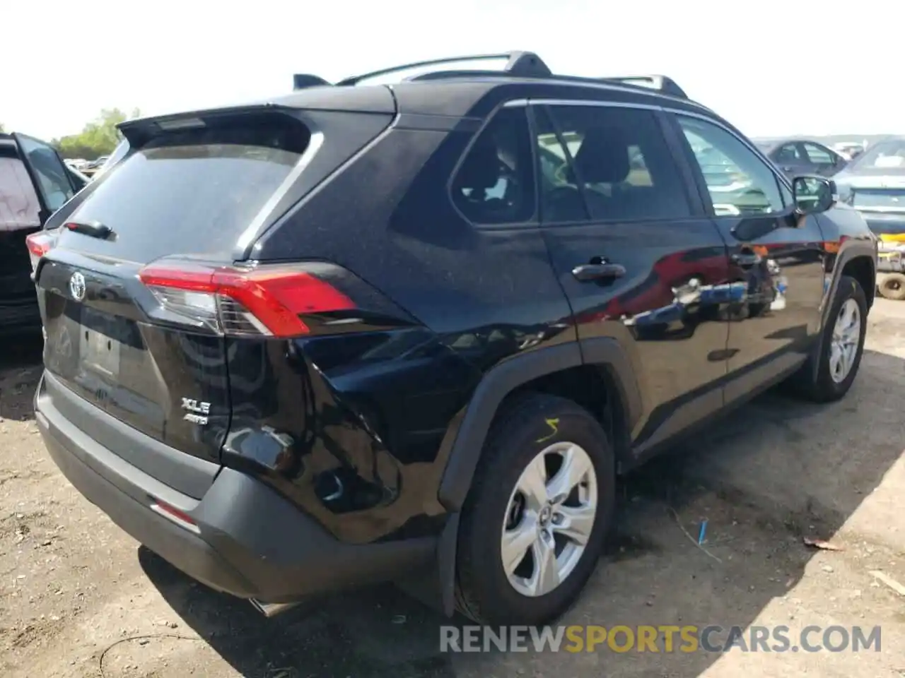 4 Photograph of a damaged car 2T3P1RFV2LW133670 TOYOTA RAV4 2020