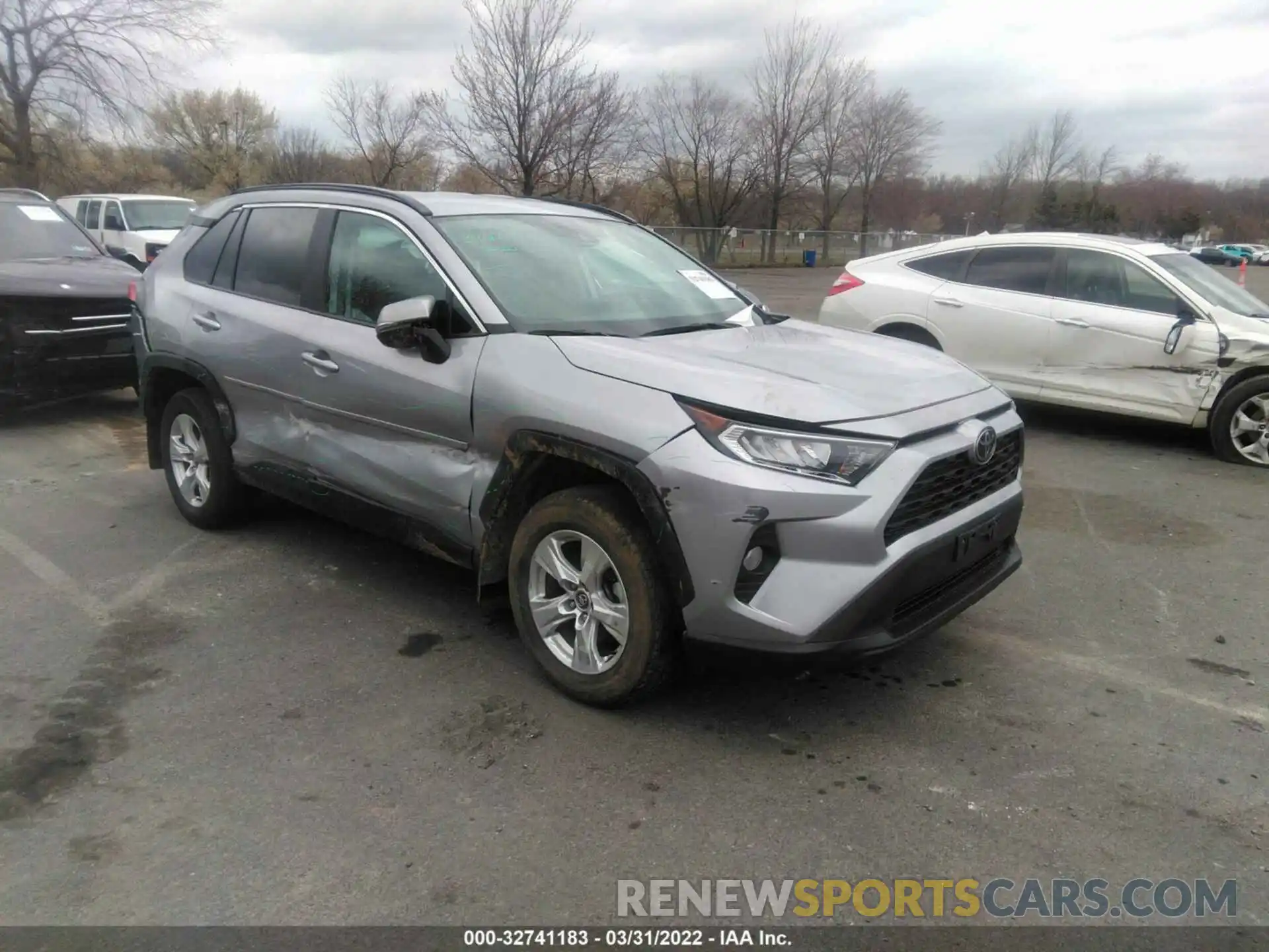 1 Photograph of a damaged car 2T3P1RFV2LW133717 TOYOTA RAV4 2020