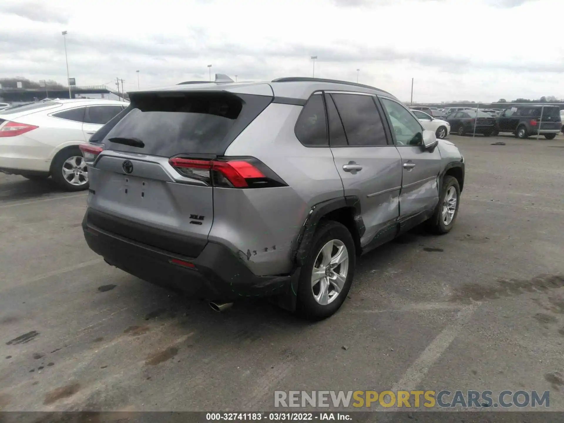 4 Photograph of a damaged car 2T3P1RFV2LW133717 TOYOTA RAV4 2020