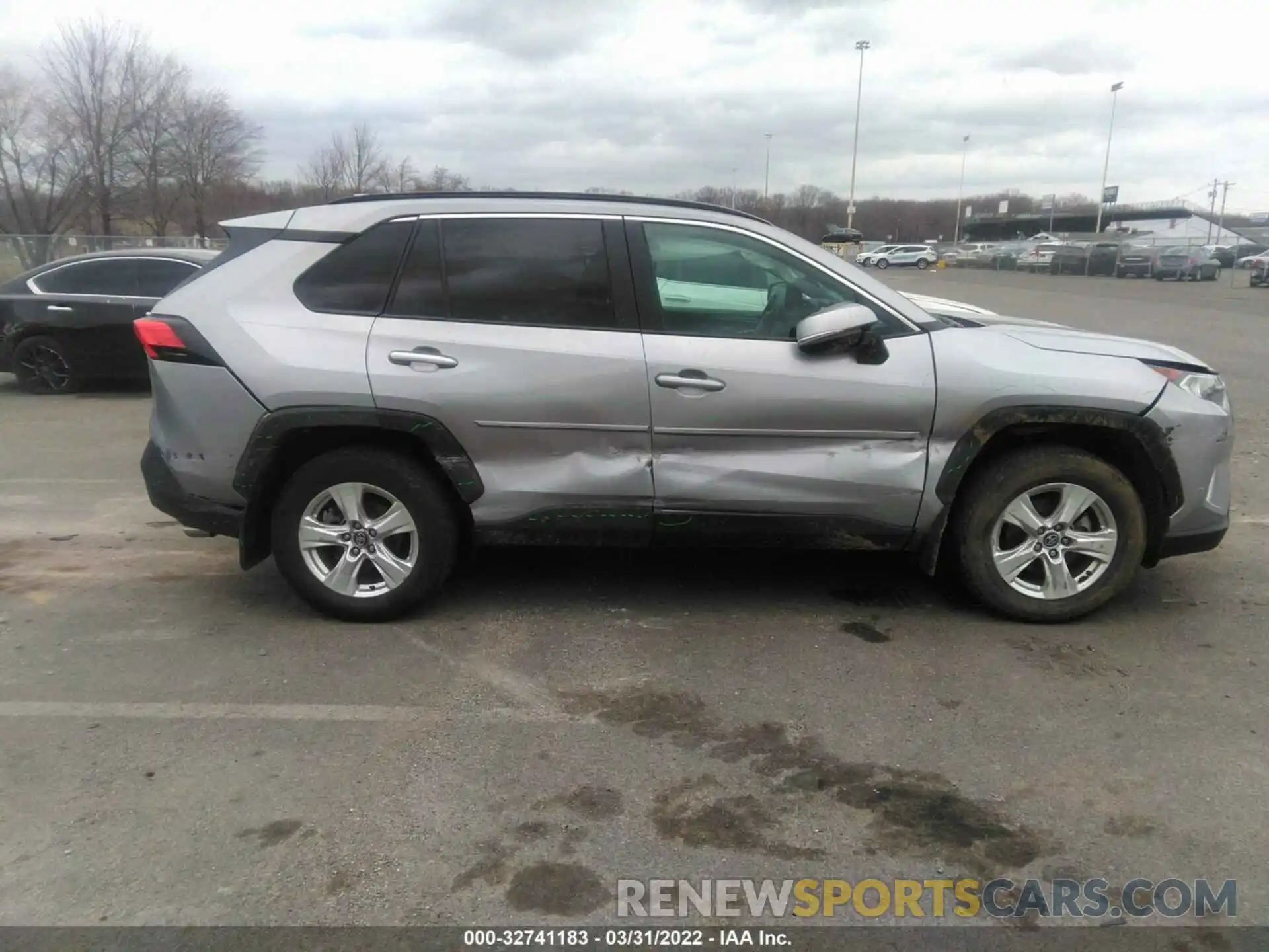 6 Photograph of a damaged car 2T3P1RFV2LW133717 TOYOTA RAV4 2020