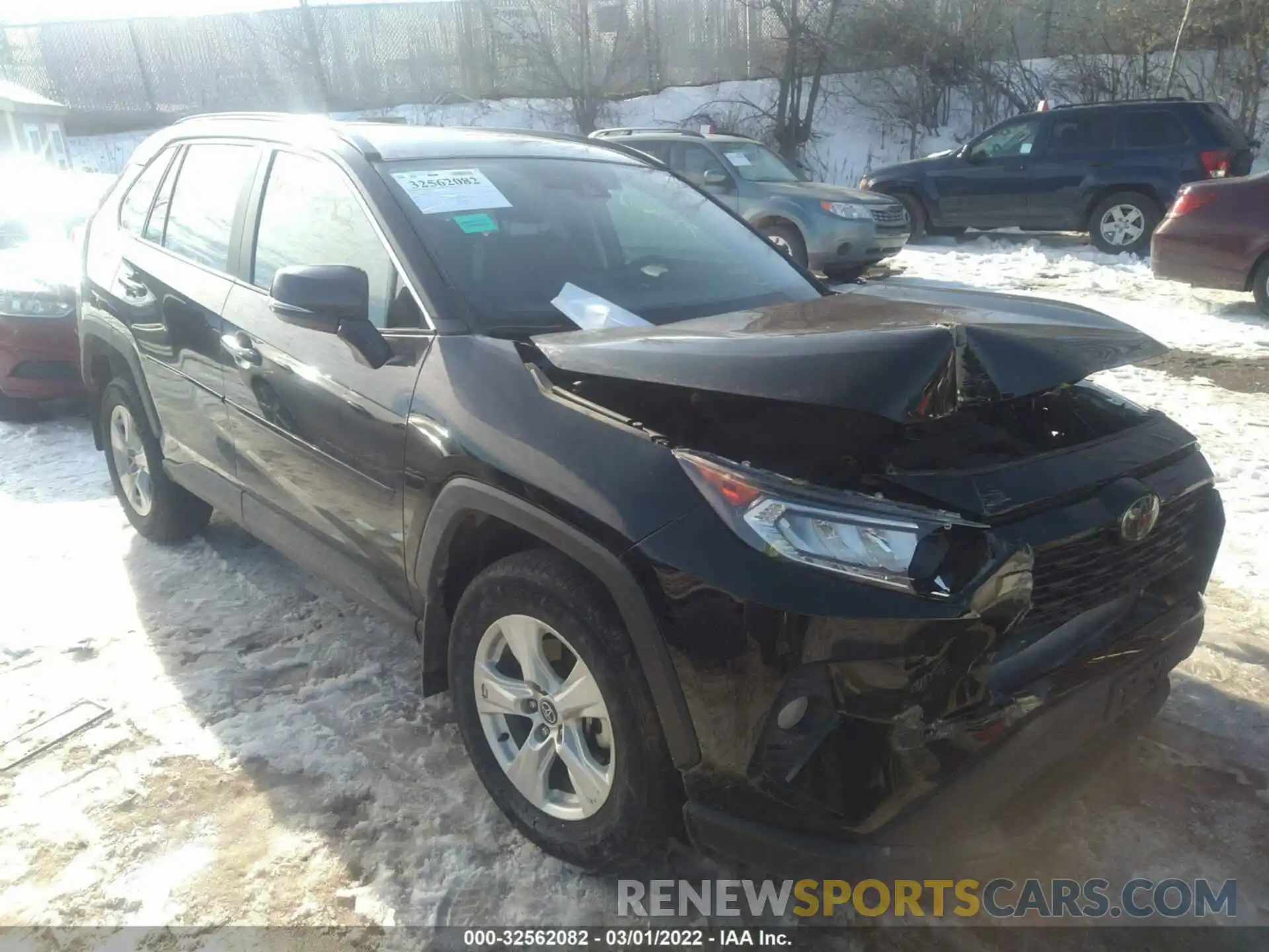 1 Photograph of a damaged car 2T3P1RFV2LW137427 TOYOTA RAV4 2020