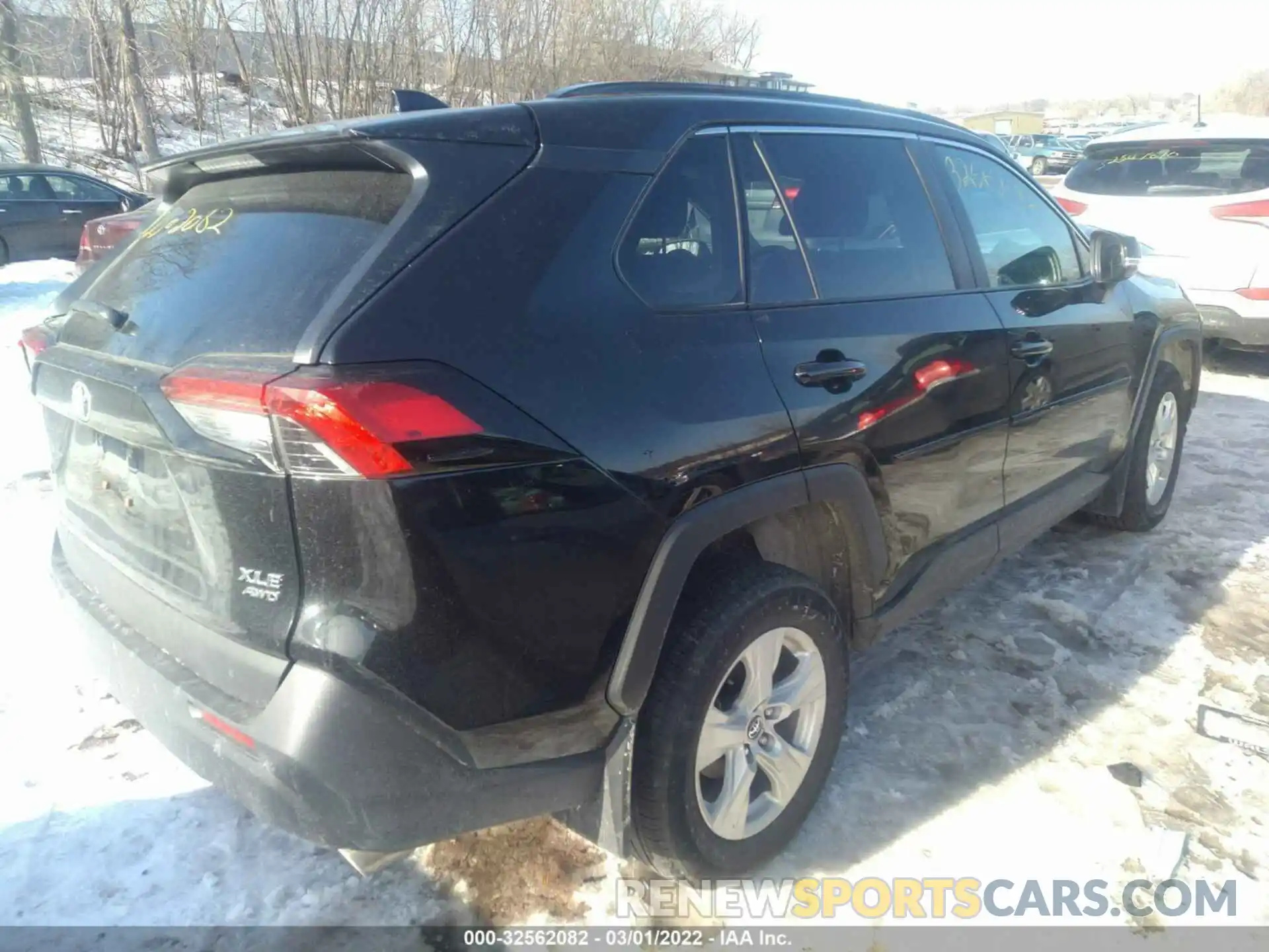 4 Photograph of a damaged car 2T3P1RFV2LW137427 TOYOTA RAV4 2020