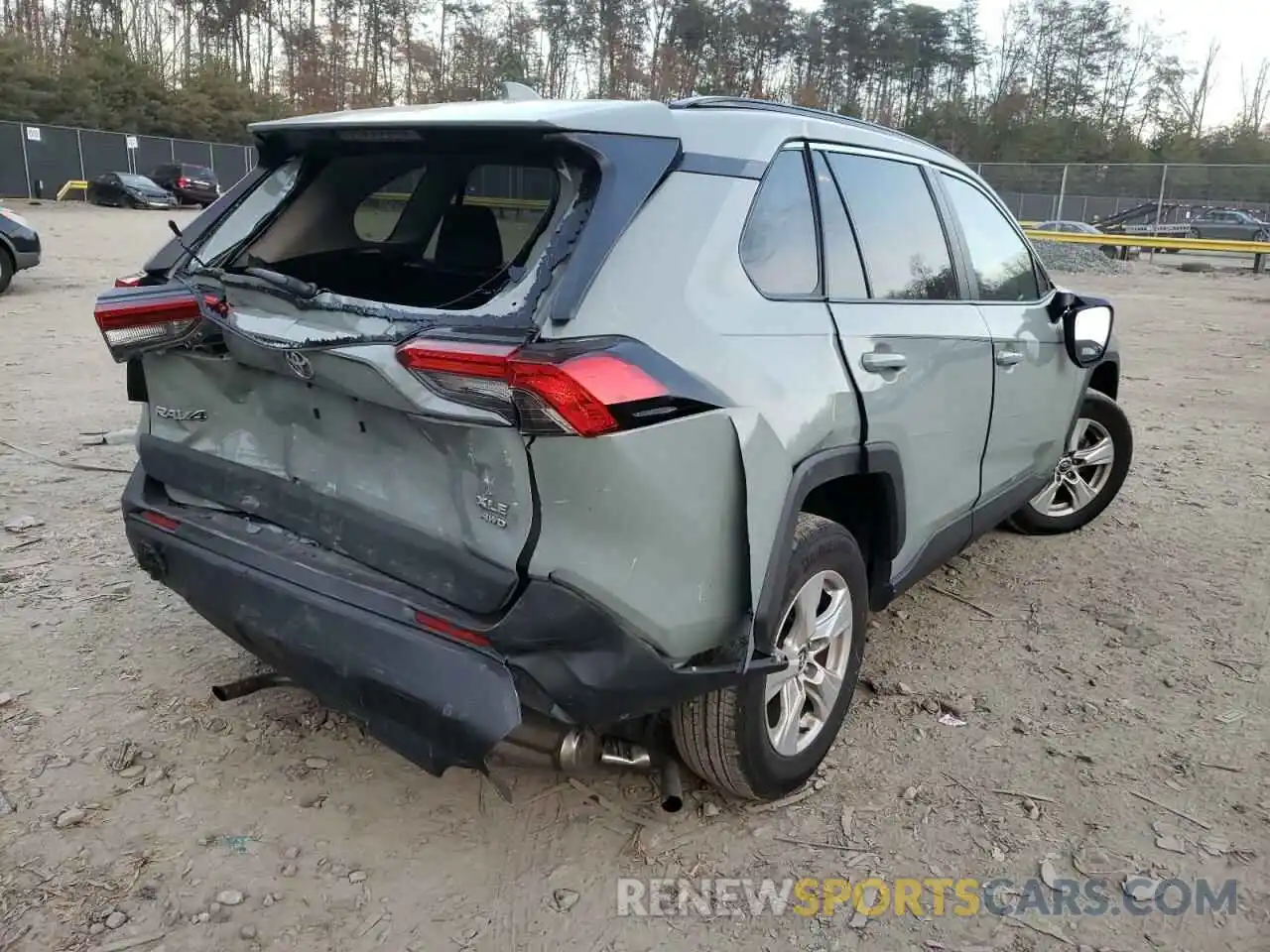 4 Photograph of a damaged car 2T3P1RFV2LW137704 TOYOTA RAV4 2020