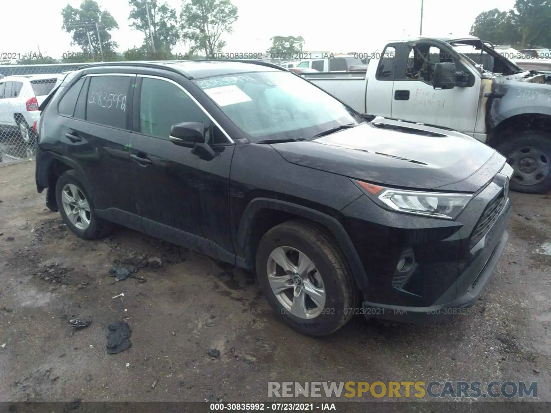 1 Photograph of a damaged car 2T3P1RFV3LC062738 TOYOTA RAV4 2020