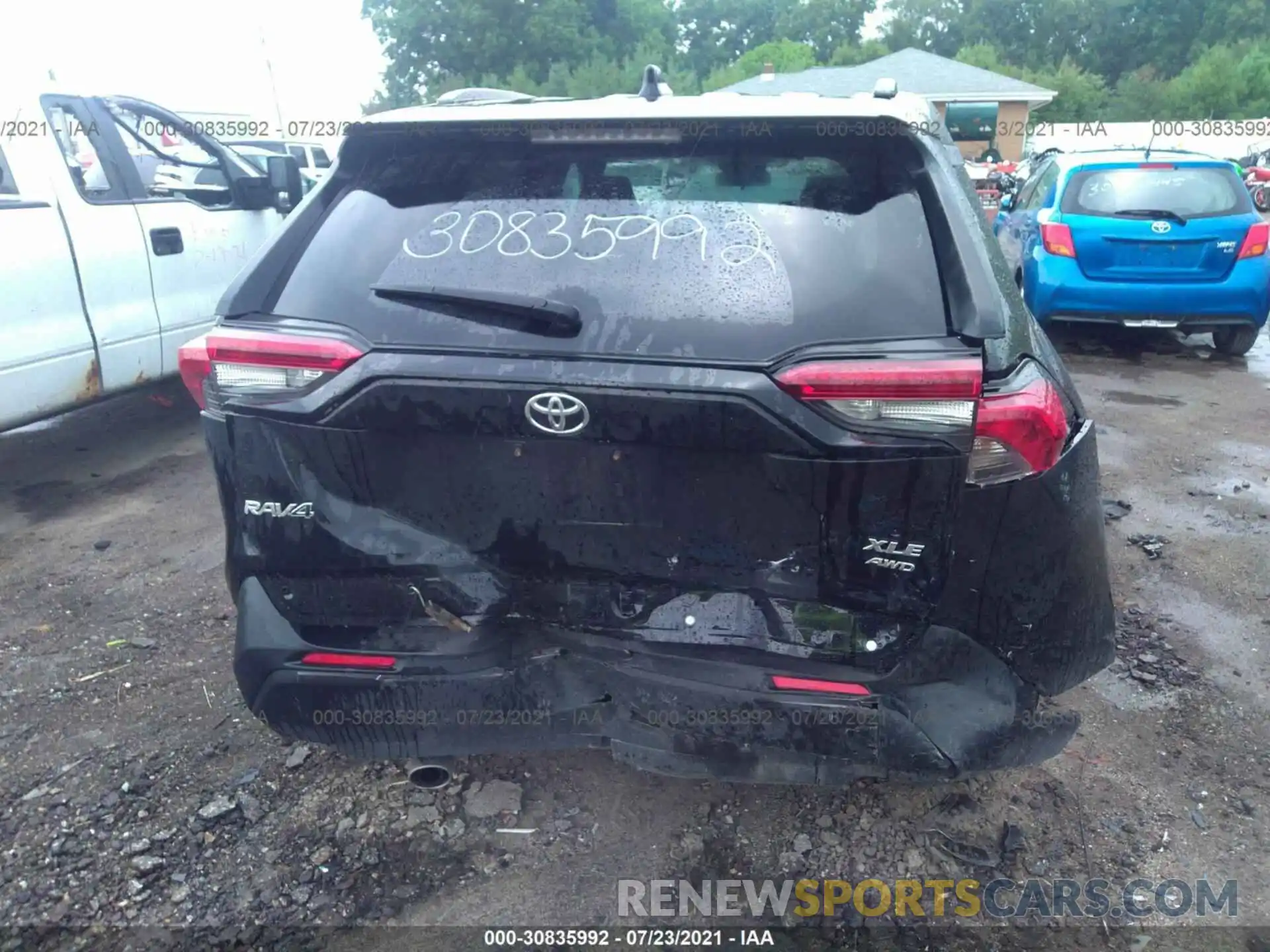 6 Photograph of a damaged car 2T3P1RFV3LC062738 TOYOTA RAV4 2020