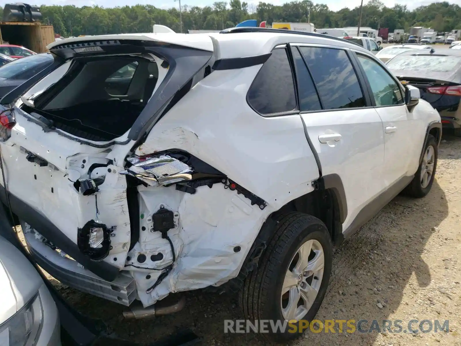 4 Photograph of a damaged car 2T3P1RFV3LC063002 TOYOTA RAV4 2020