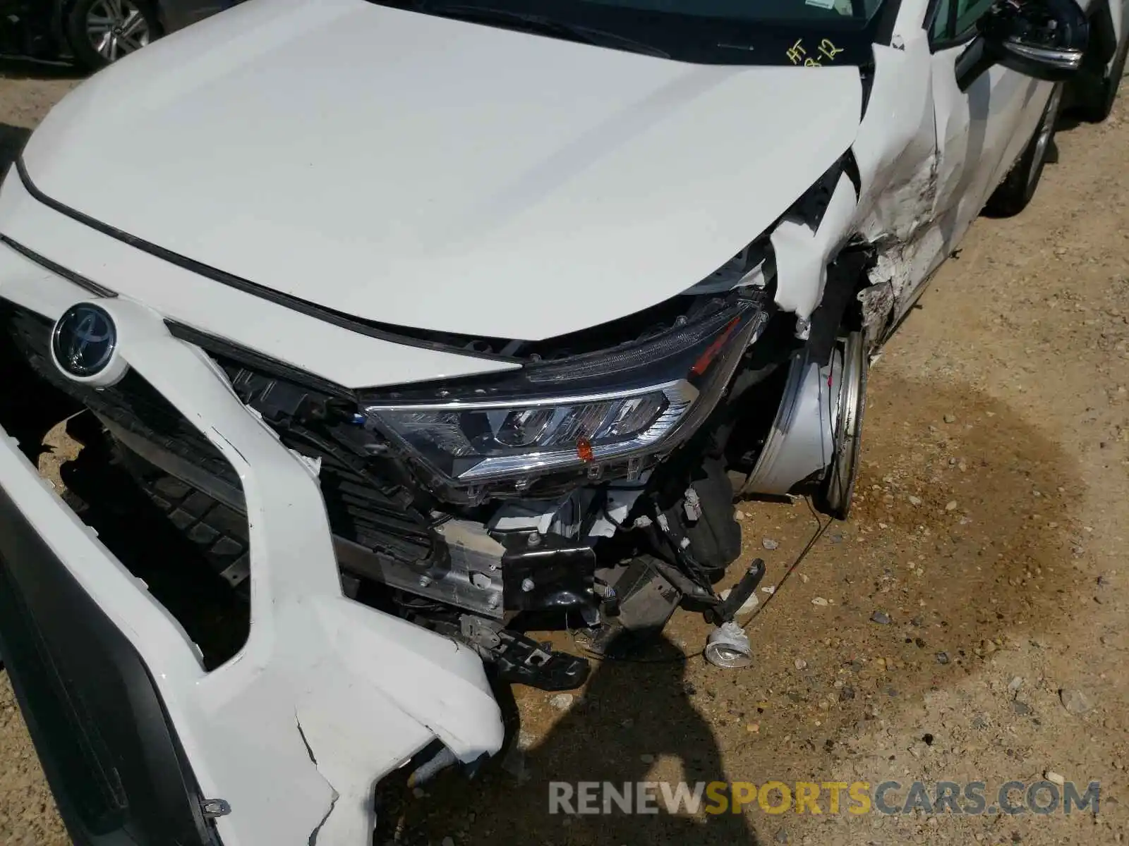 9 Photograph of a damaged car 2T3P1RFV3LC063002 TOYOTA RAV4 2020