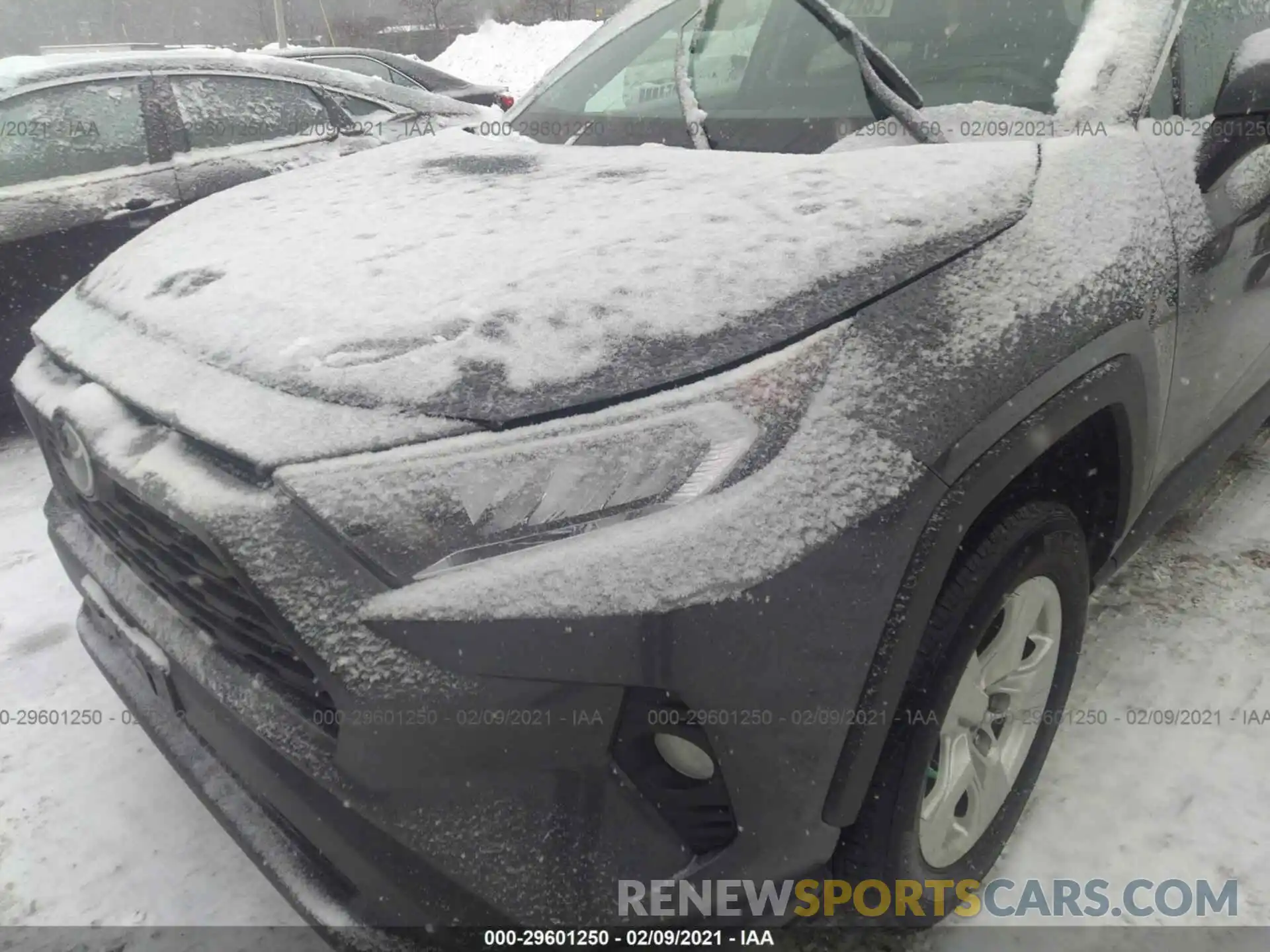 10 Photograph of a damaged car 2T3P1RFV3LC087977 TOYOTA RAV4 2020